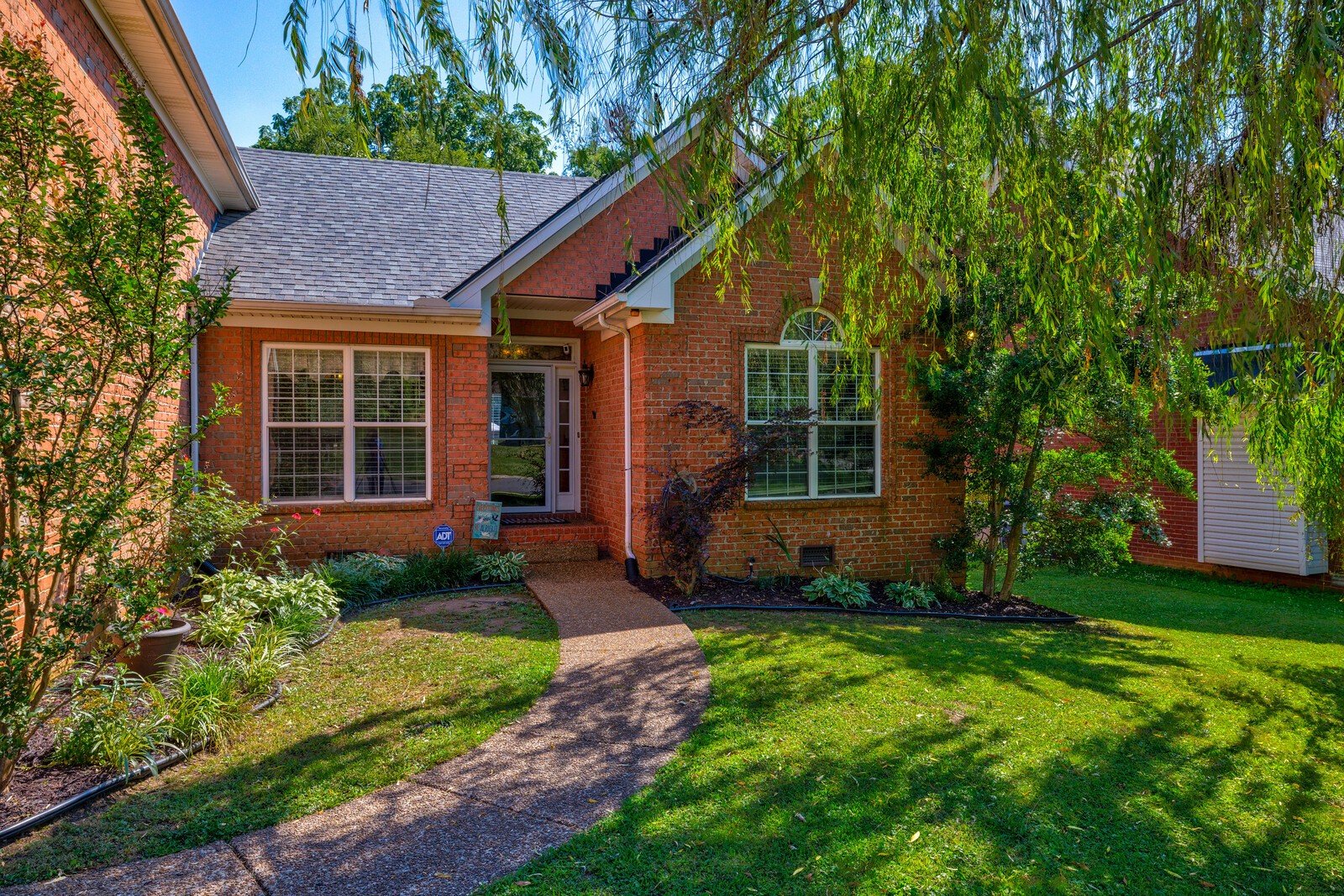 124 Walton Trce, S