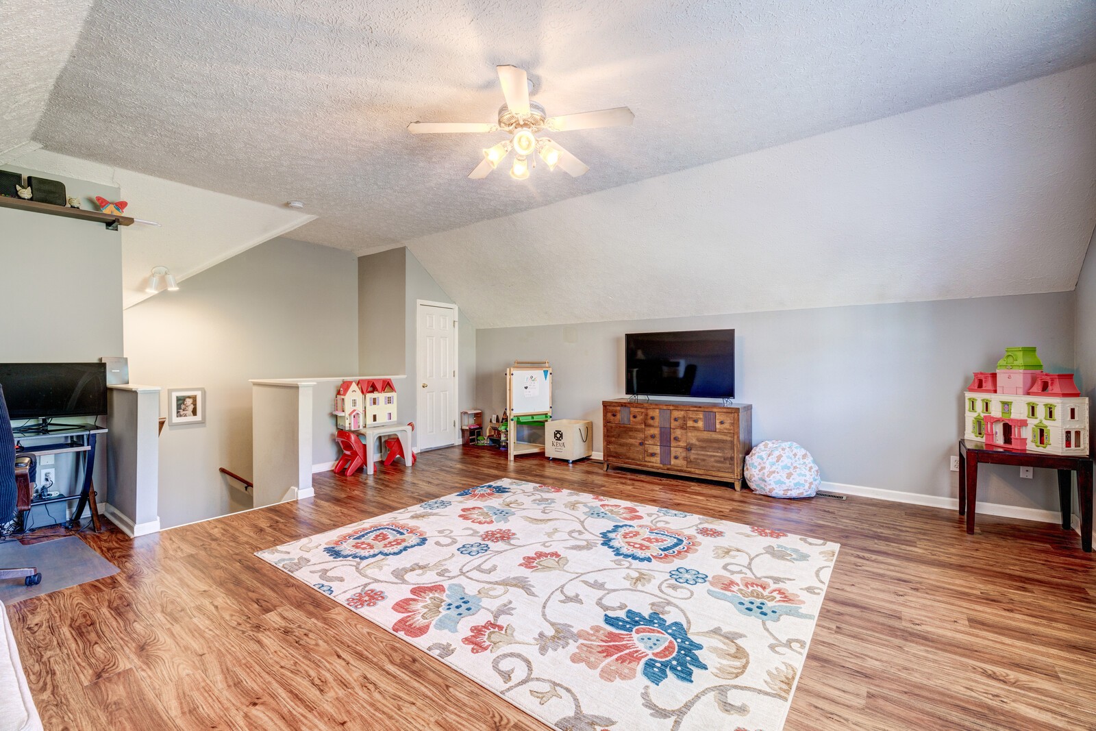 124 Walton Trce, S