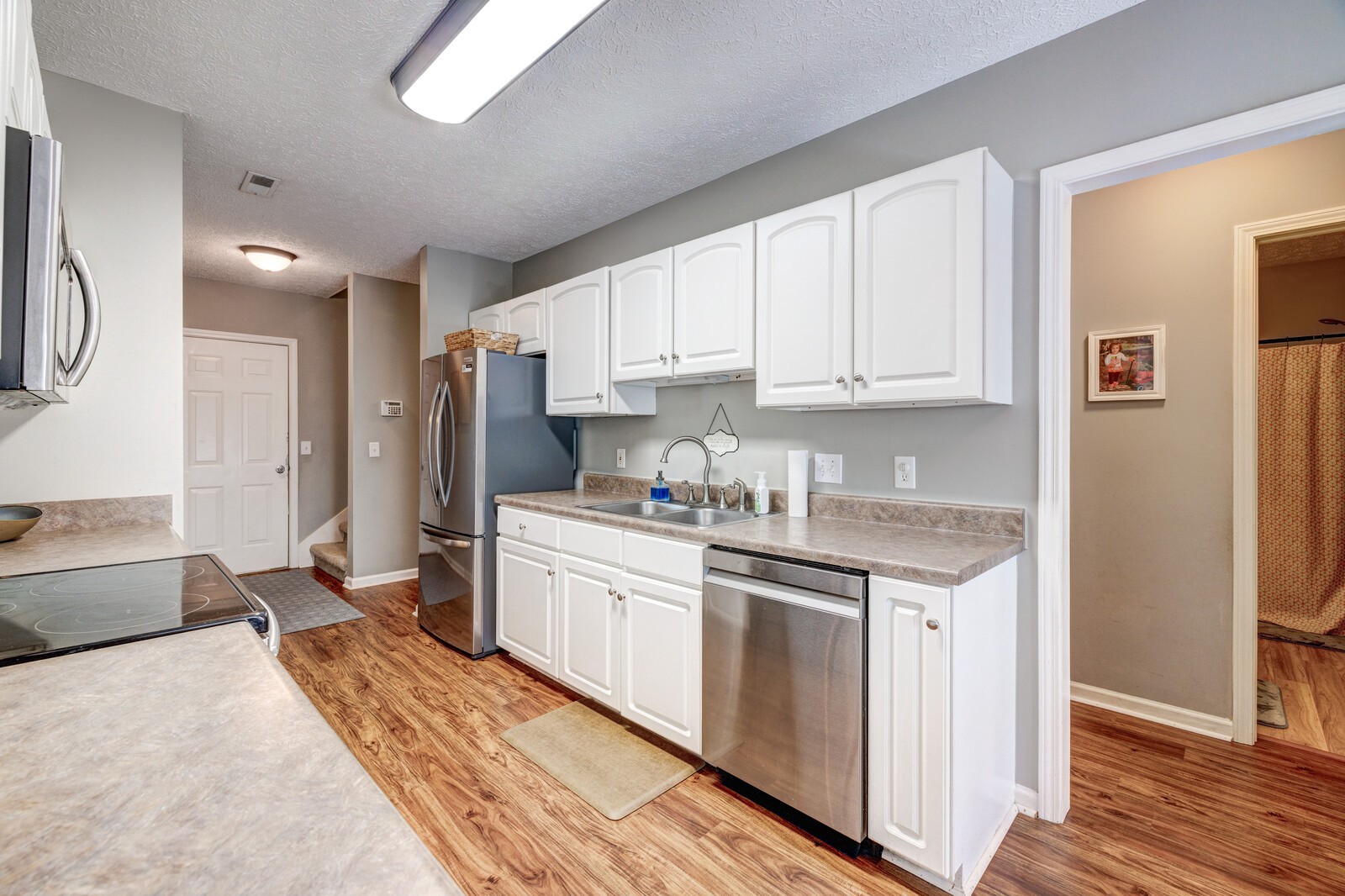 124 Walton Trce, S