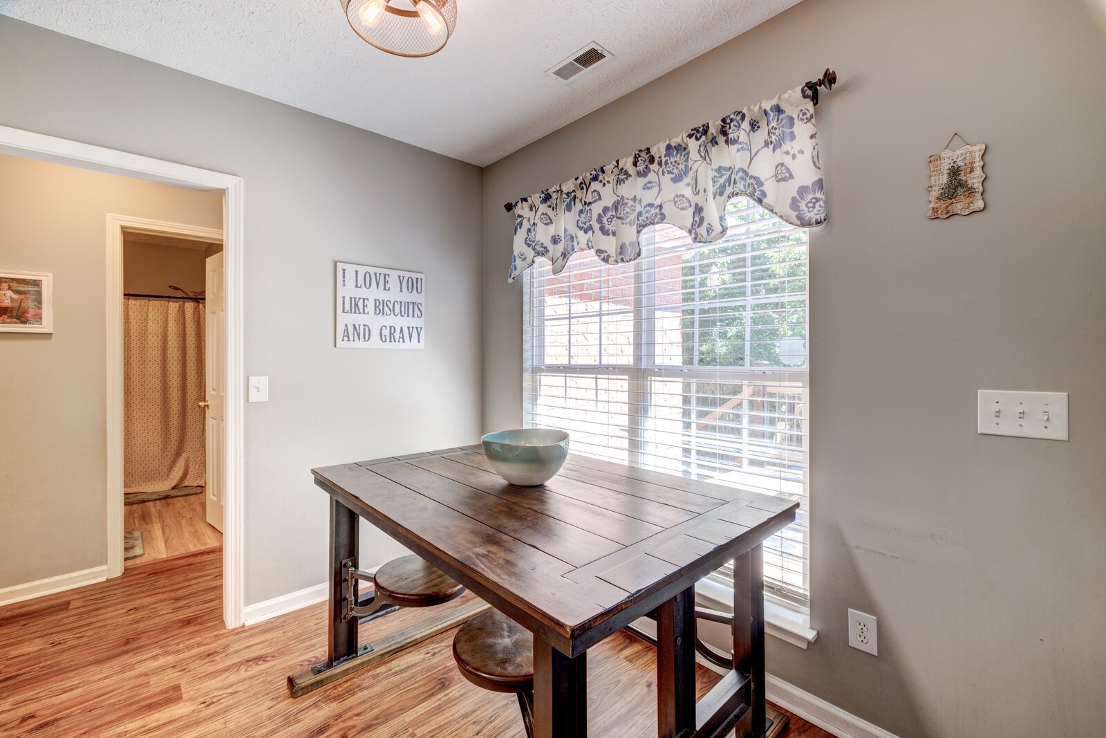 124 Walton Trce, S