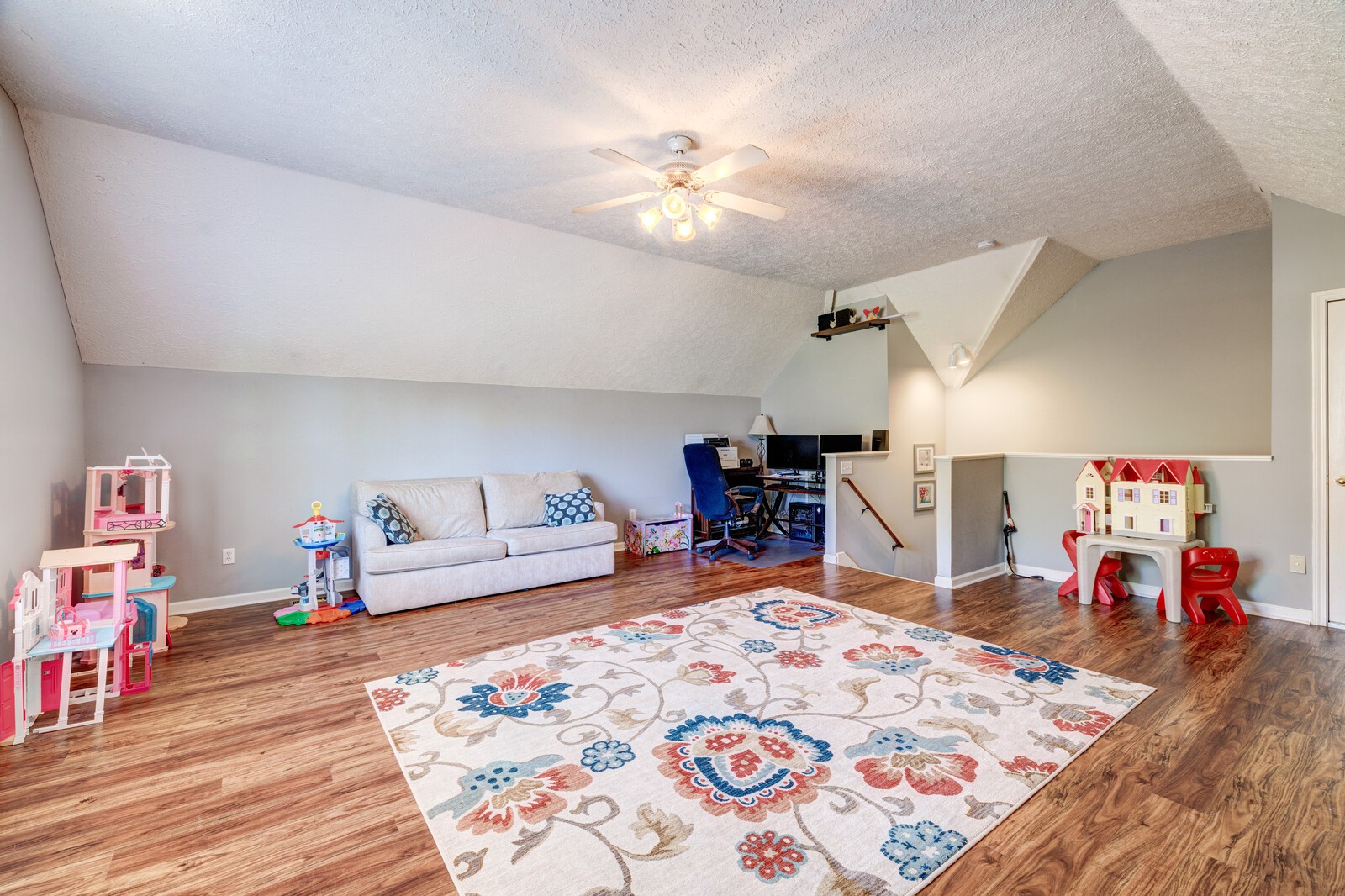 124 Walton Trce, S