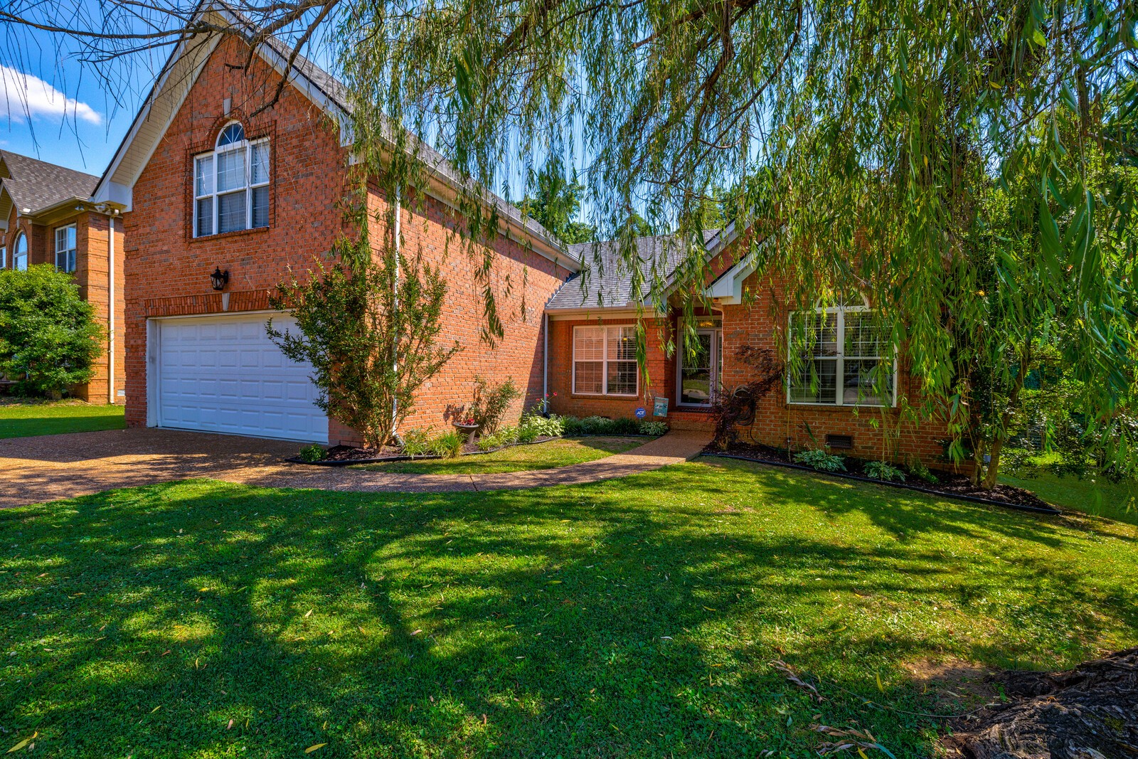 124 Walton Trce, S