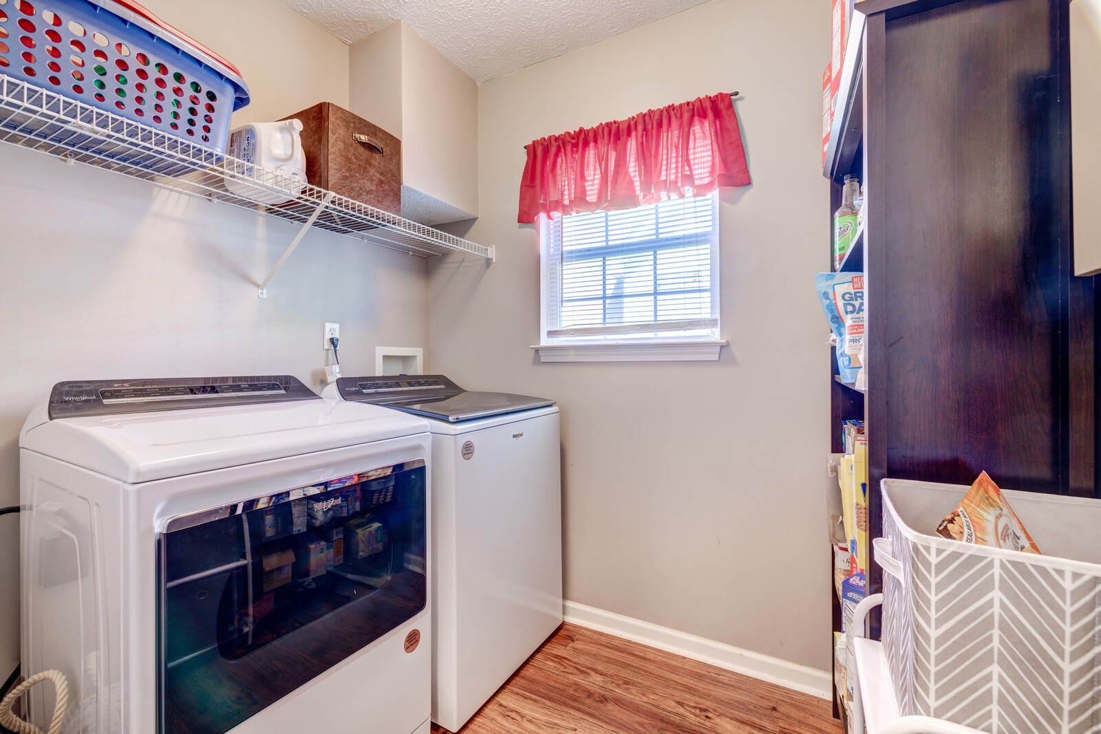 124 Walton Trce, S