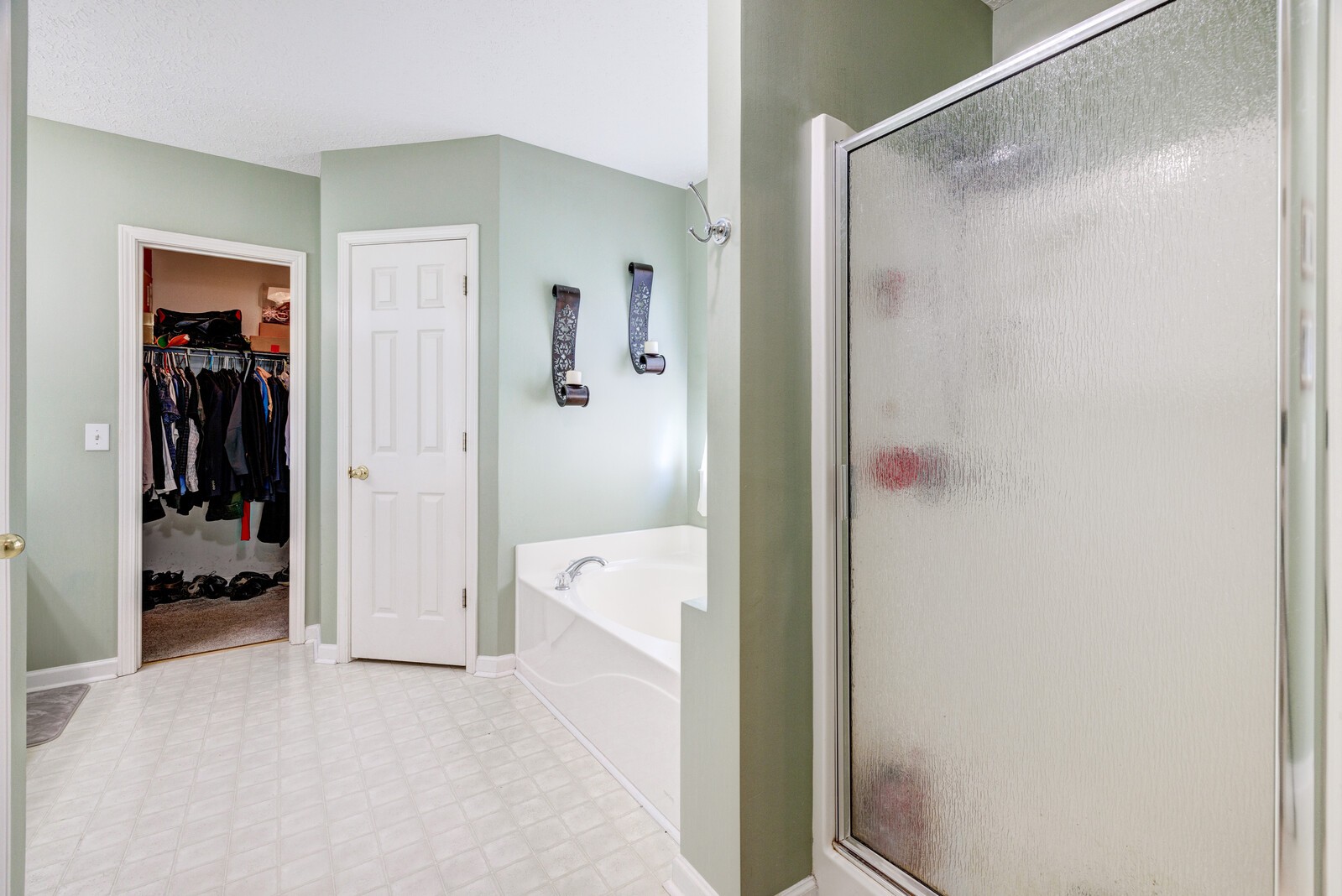124 Walton Trce, S