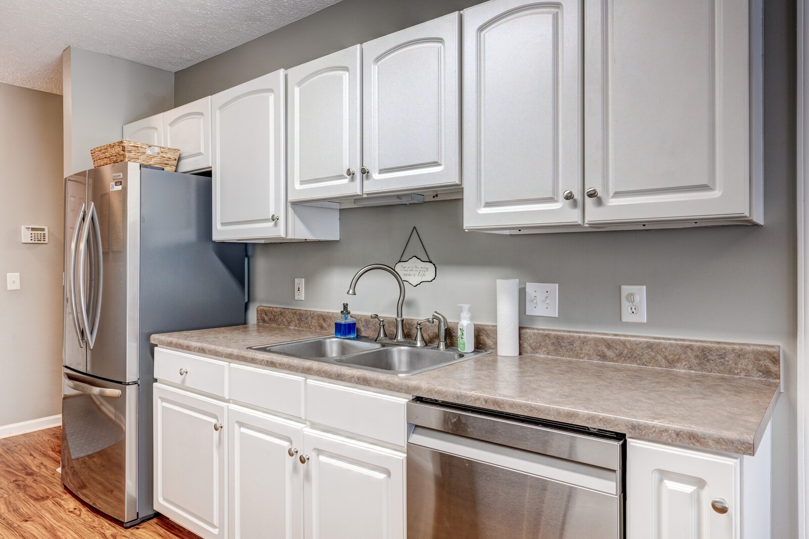 124 Walton Trce, S