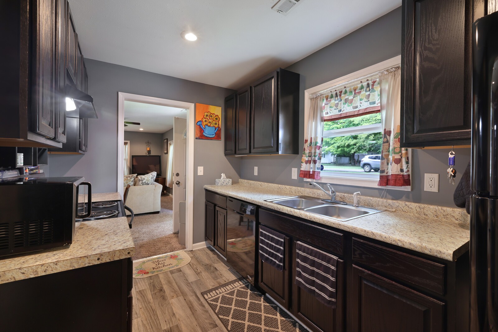 906 W Happy Hollow Dr