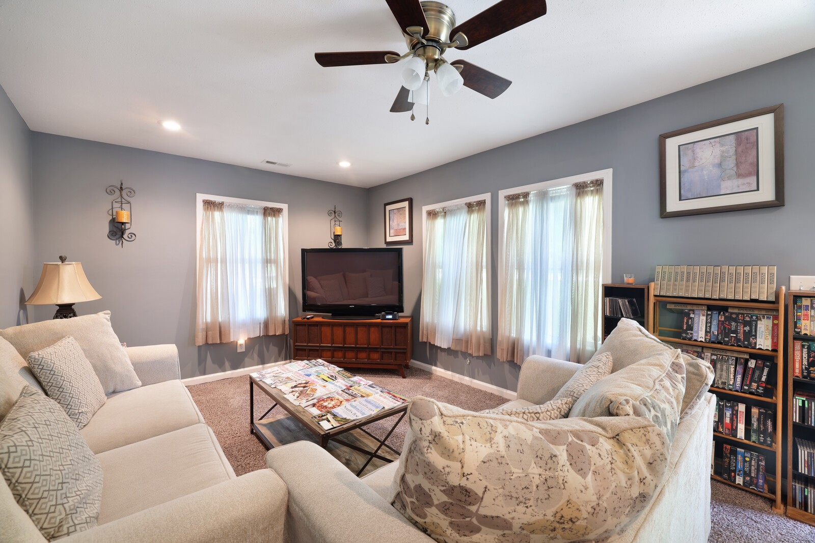 906 W Happy Hollow Dr