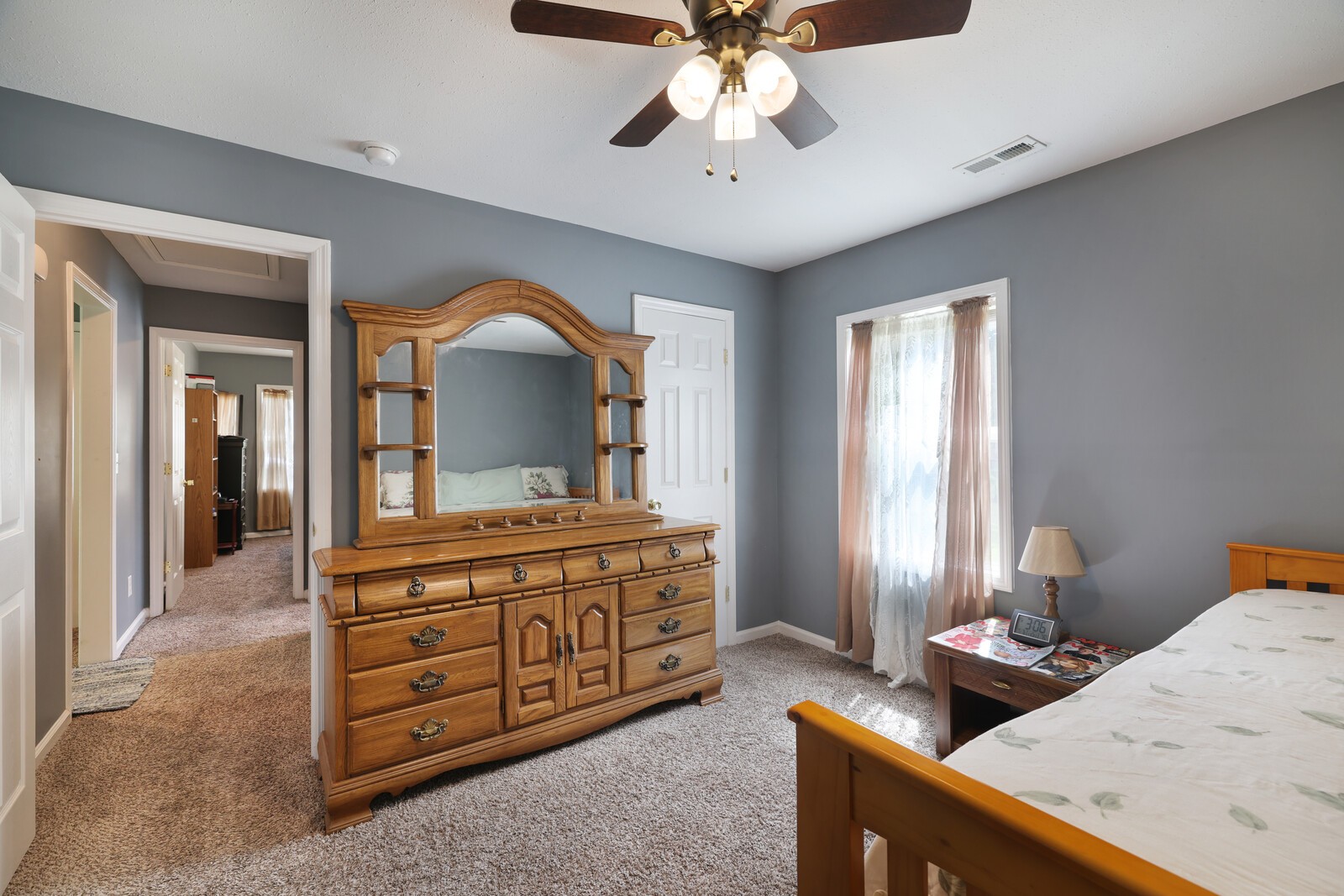 906 W Happy Hollow Dr