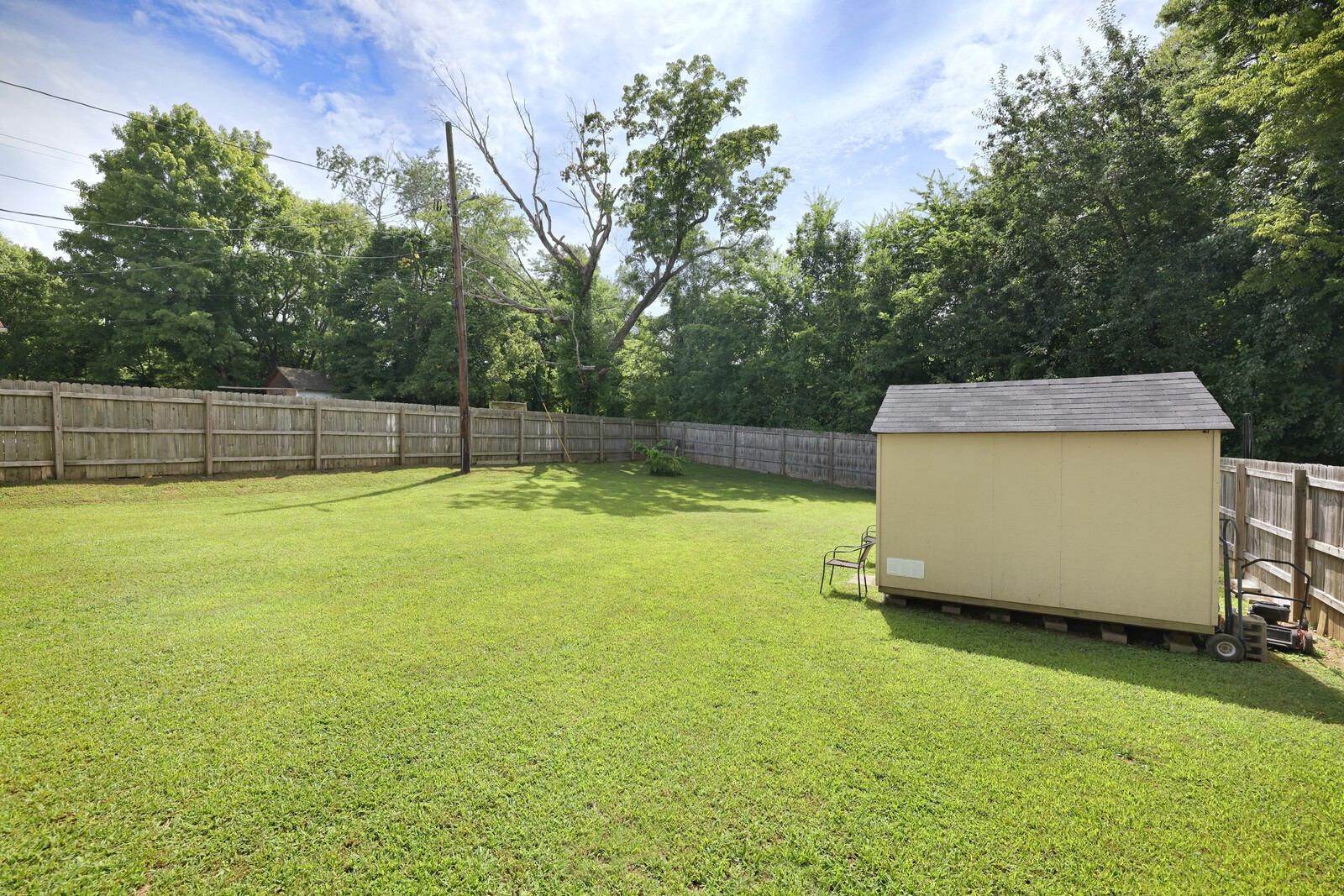 906 W Happy Hollow Dr