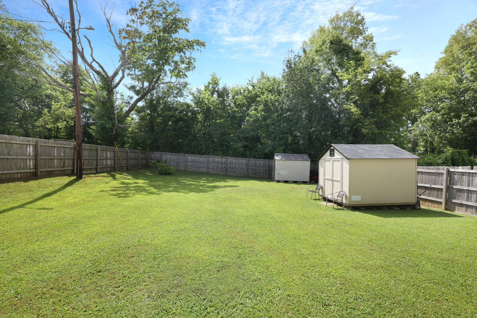 906 W Happy Hollow Dr