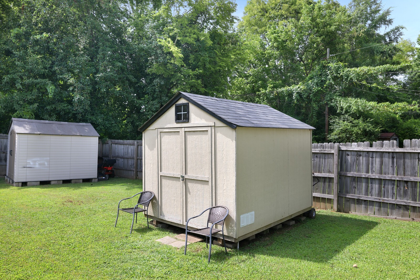 906 W Happy Hollow Dr