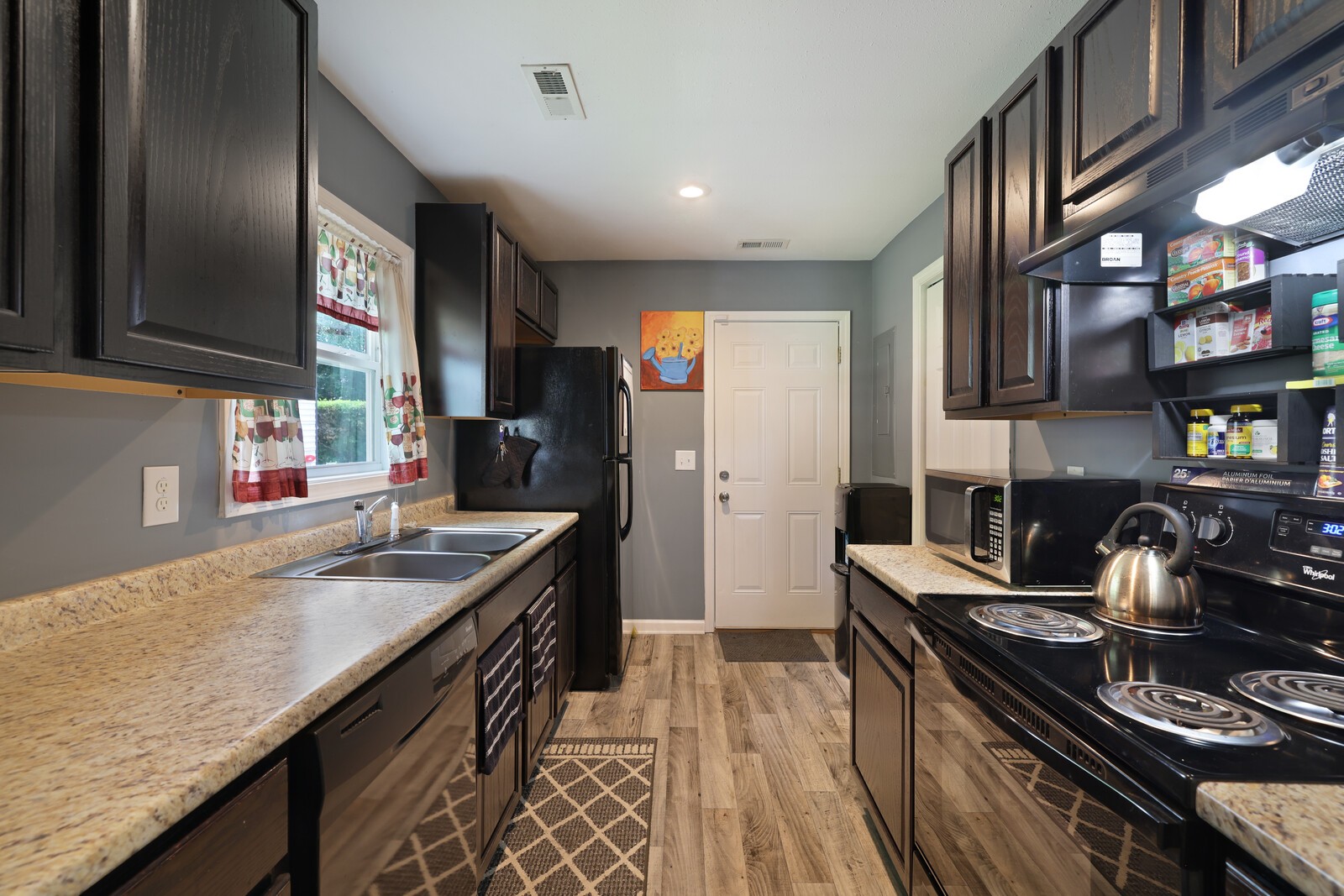 906 W Happy Hollow Dr