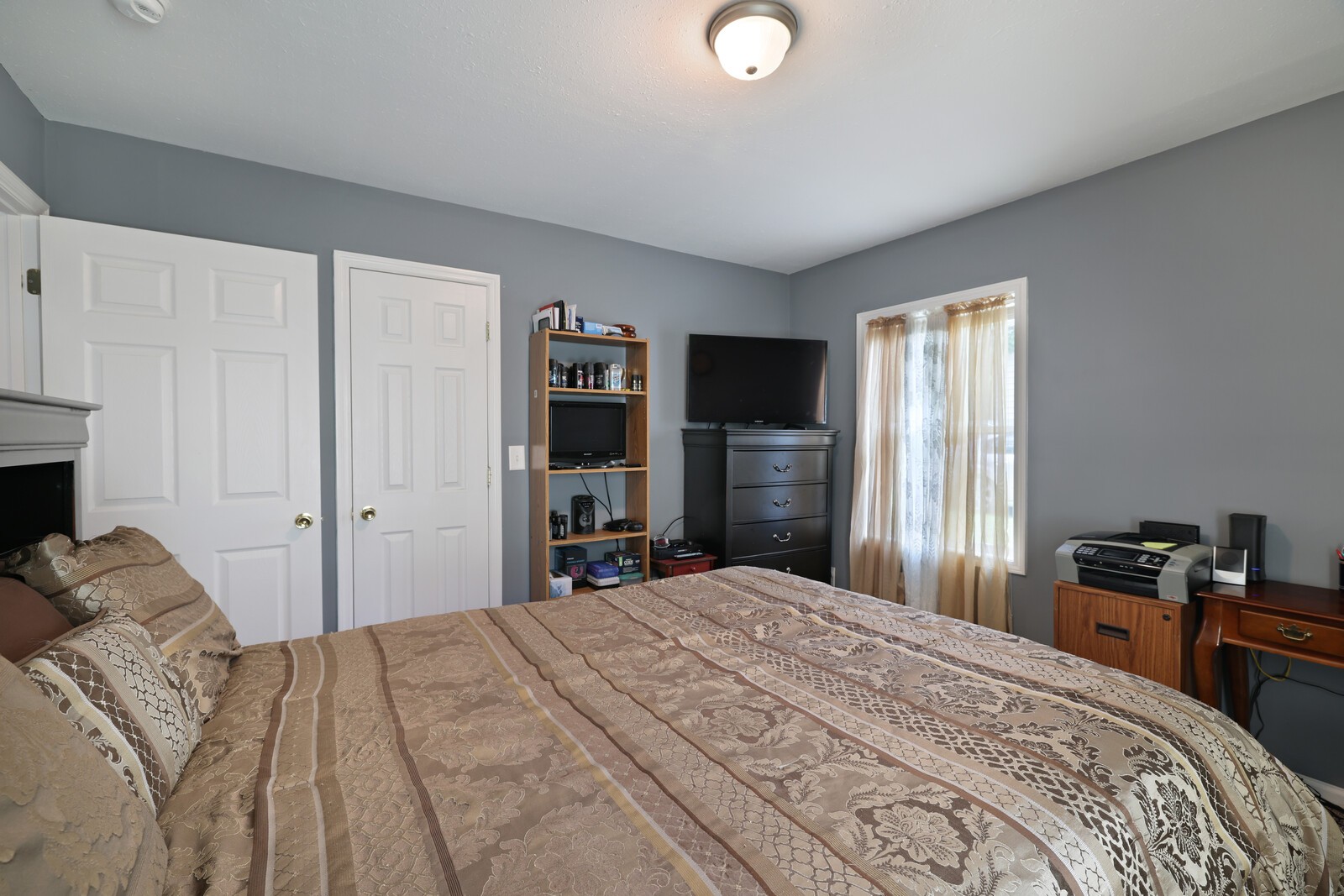 906 W Happy Hollow Dr