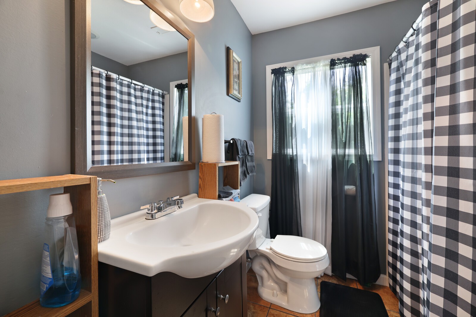 906 W Happy Hollow Dr