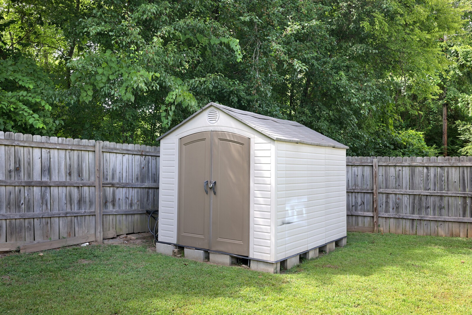 906 W Happy Hollow Dr