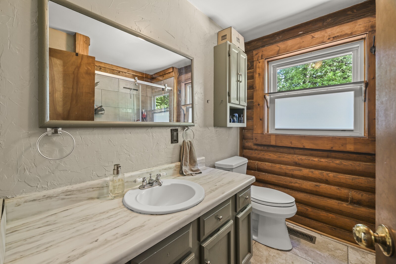 1710 Saxony Ct