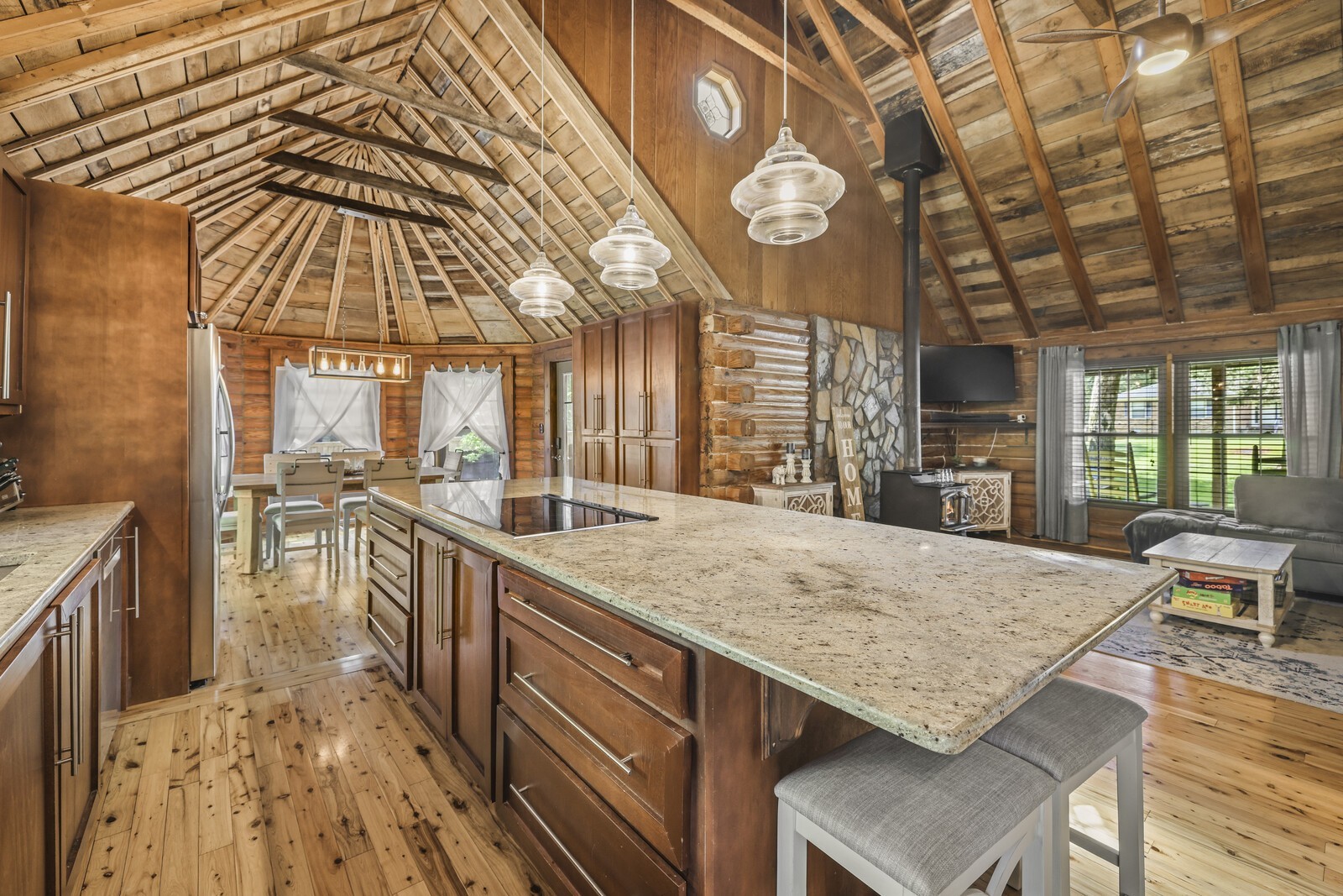 1710 Saxony Ct