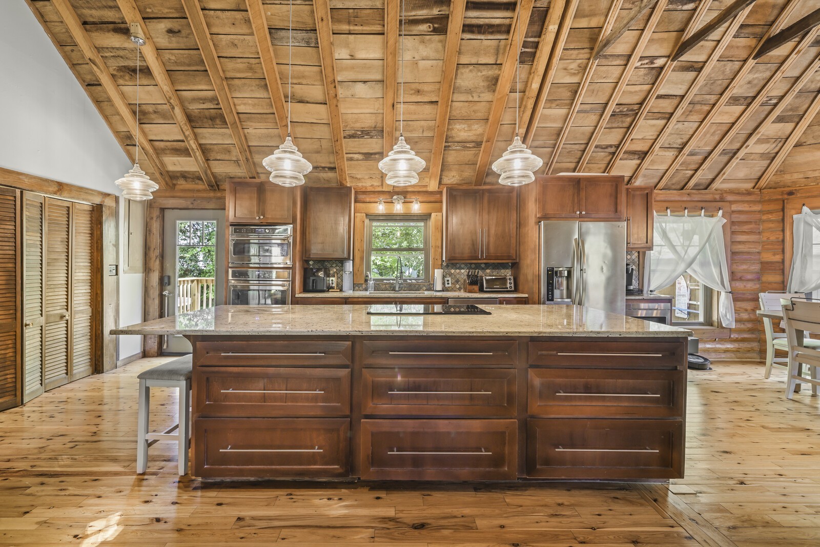 1710 Saxony Ct