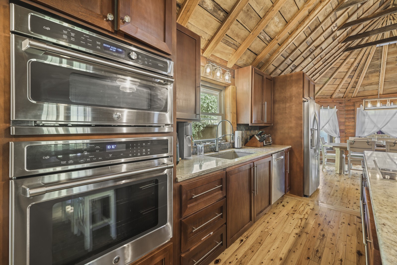 1710 Saxony Ct