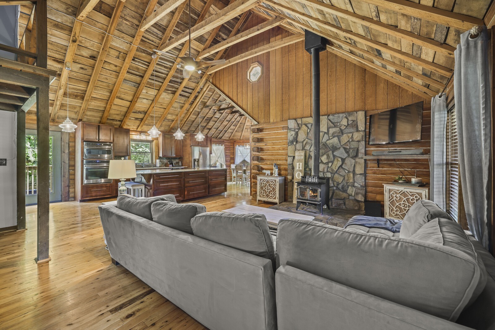 1710 Saxony Ct