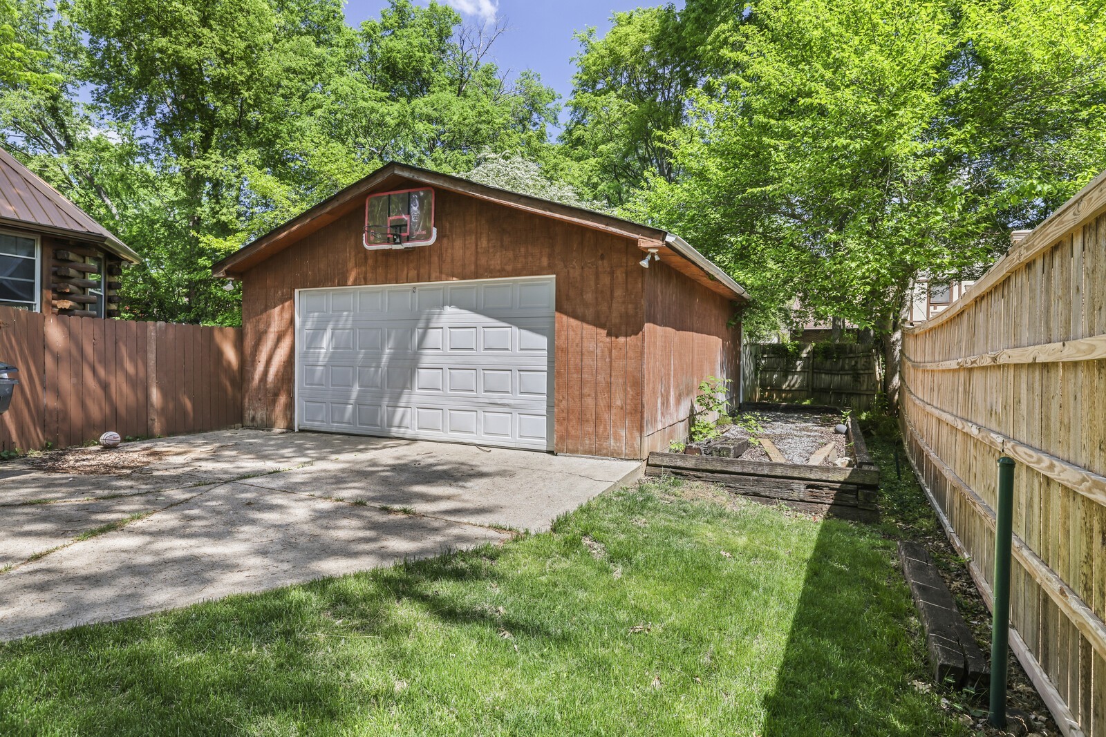 1710 Saxony Ct