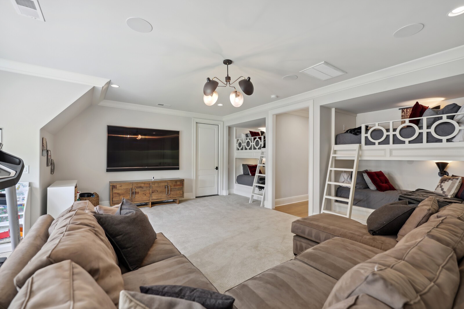 9243 Lehigh Dr