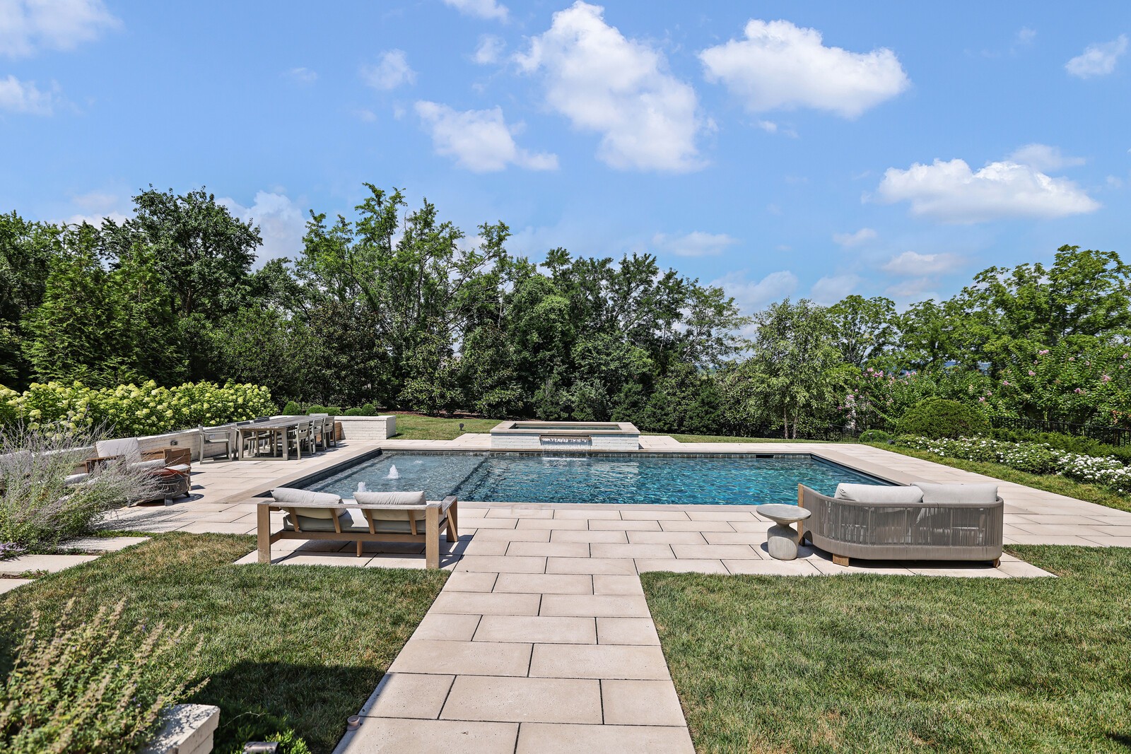 9243 Lehigh Dr