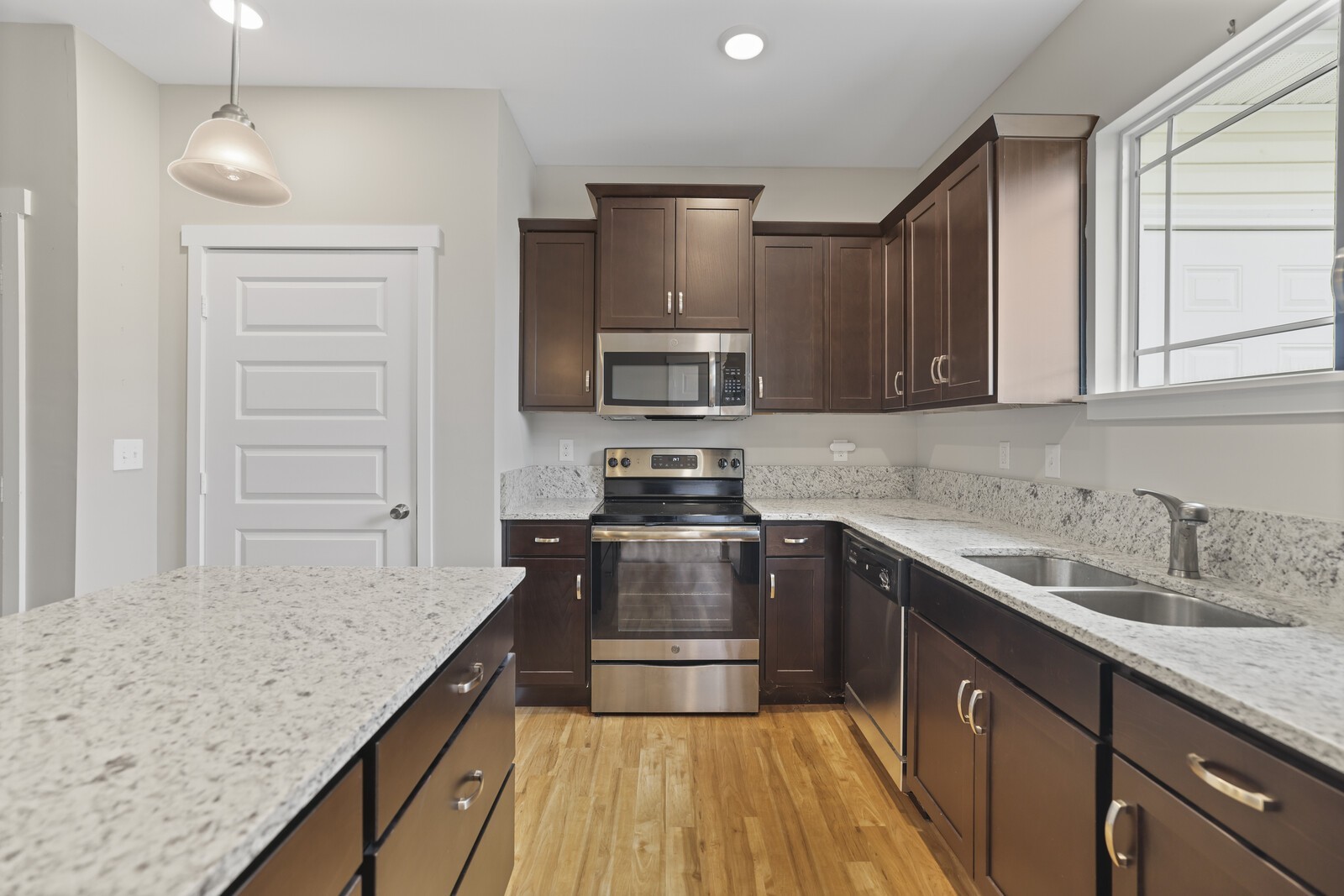 3015 Bellflower Cir