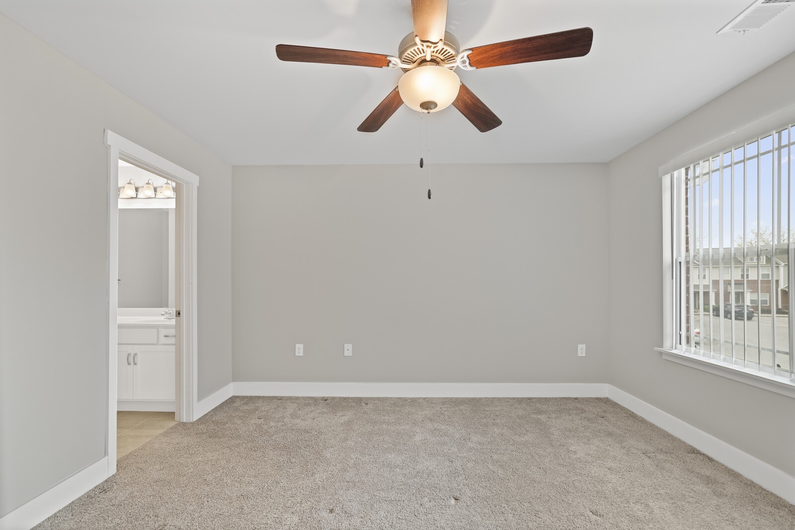 3015 Bellflower Cir