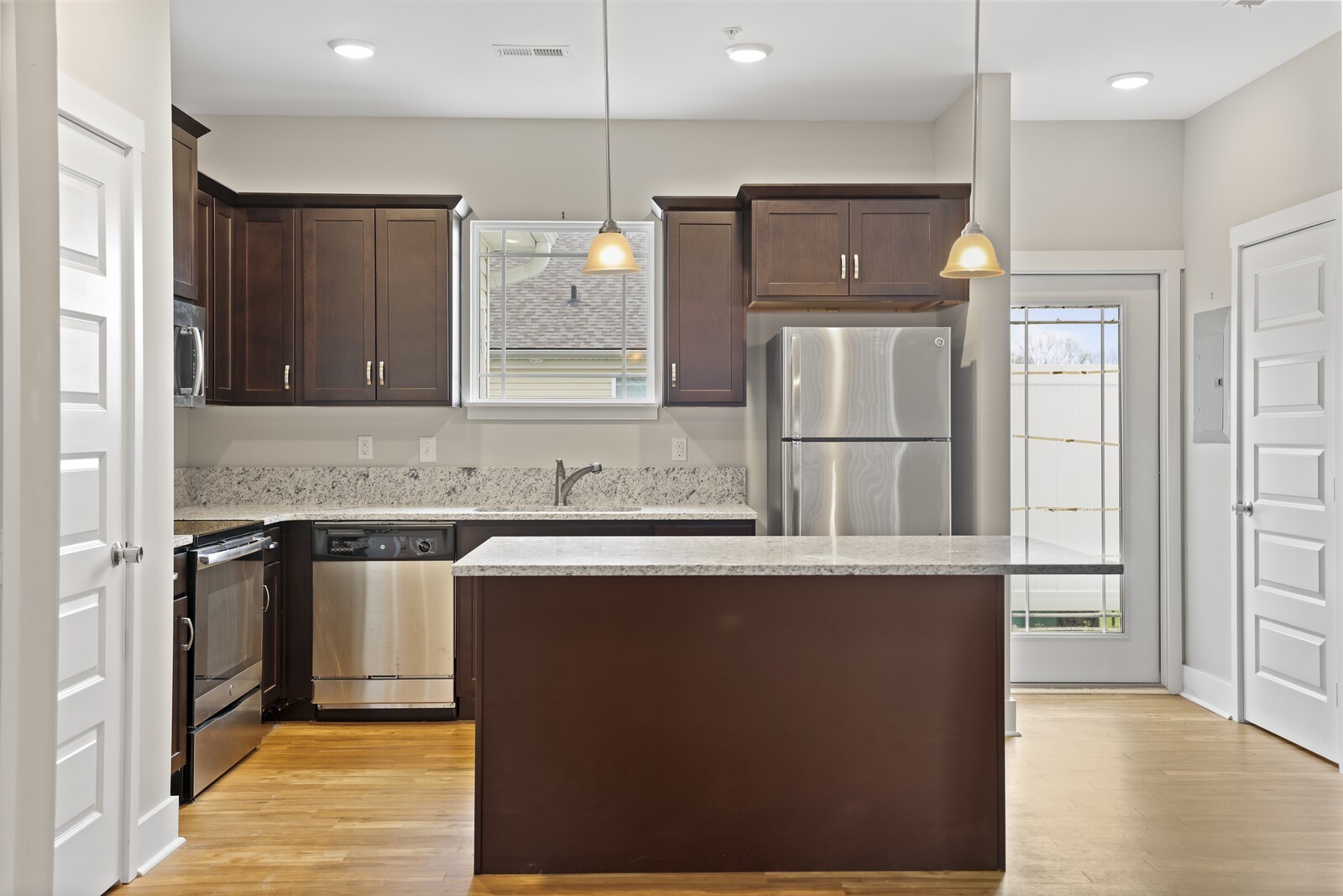 3015 Bellflower Cir