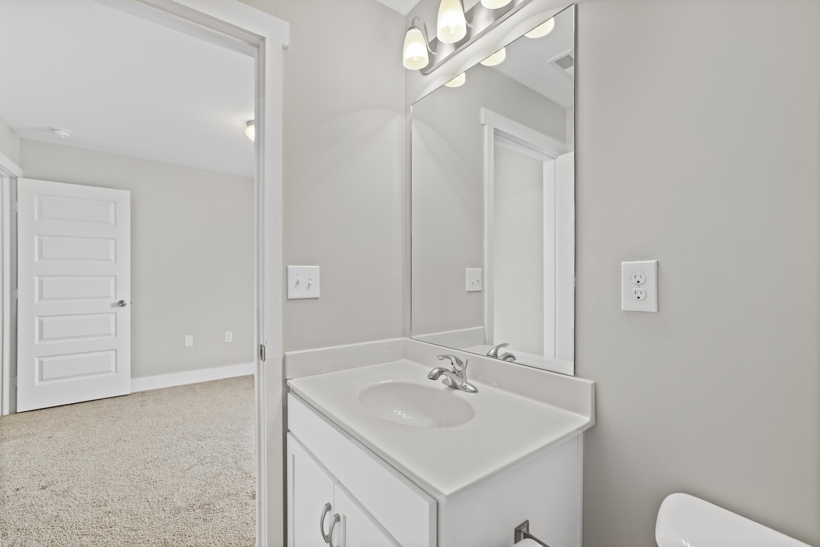 3015 Bellflower Cir