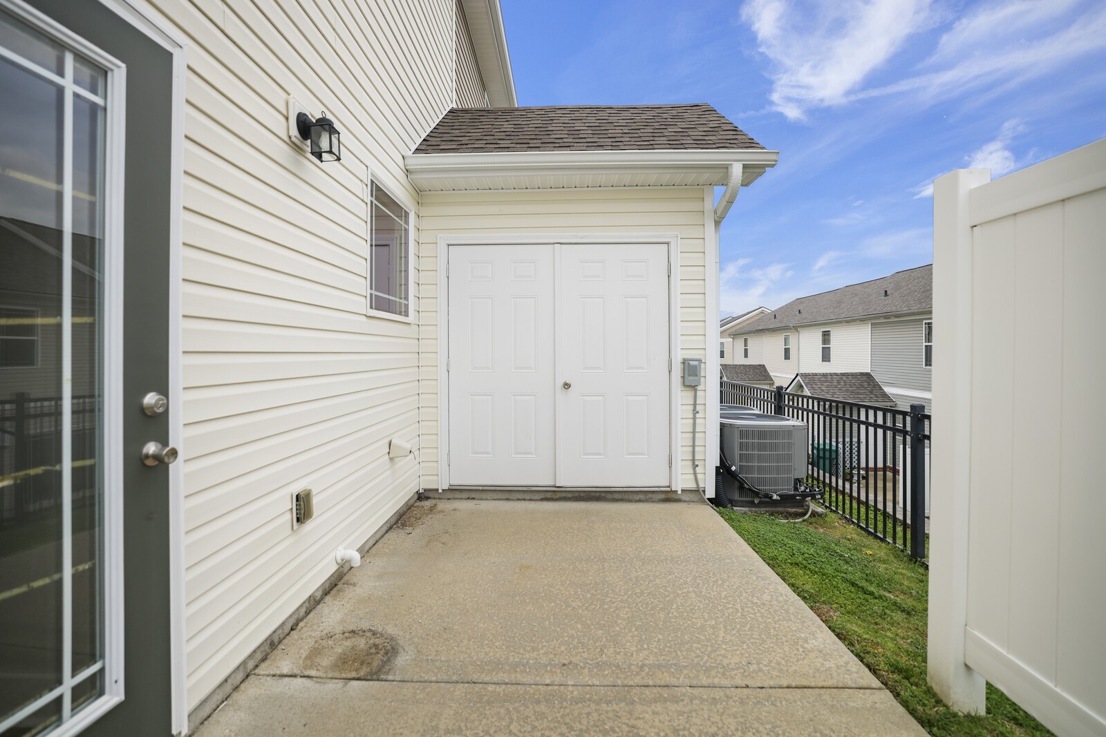 3015 Bellflower Cir