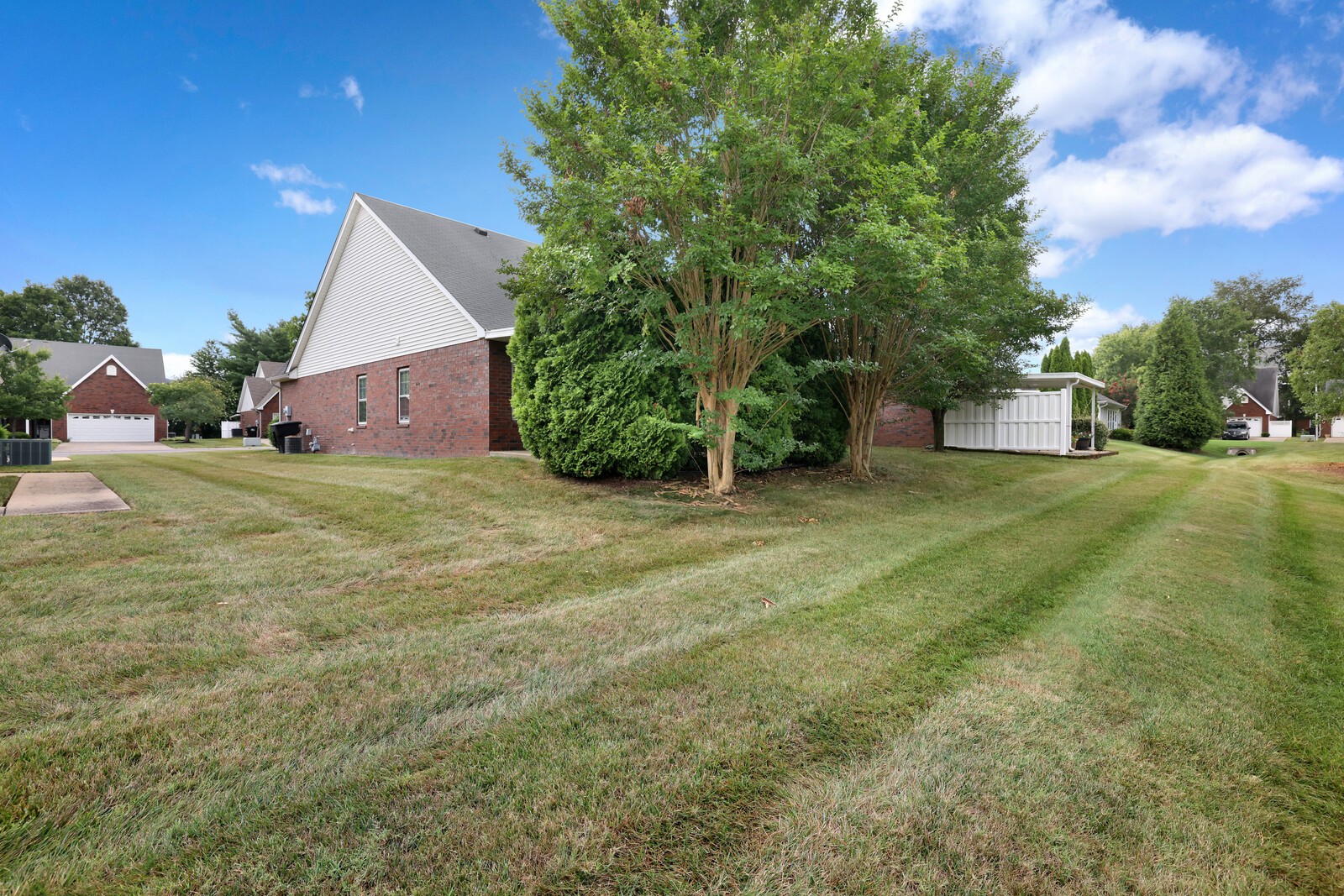 736 Stonetrace Dr