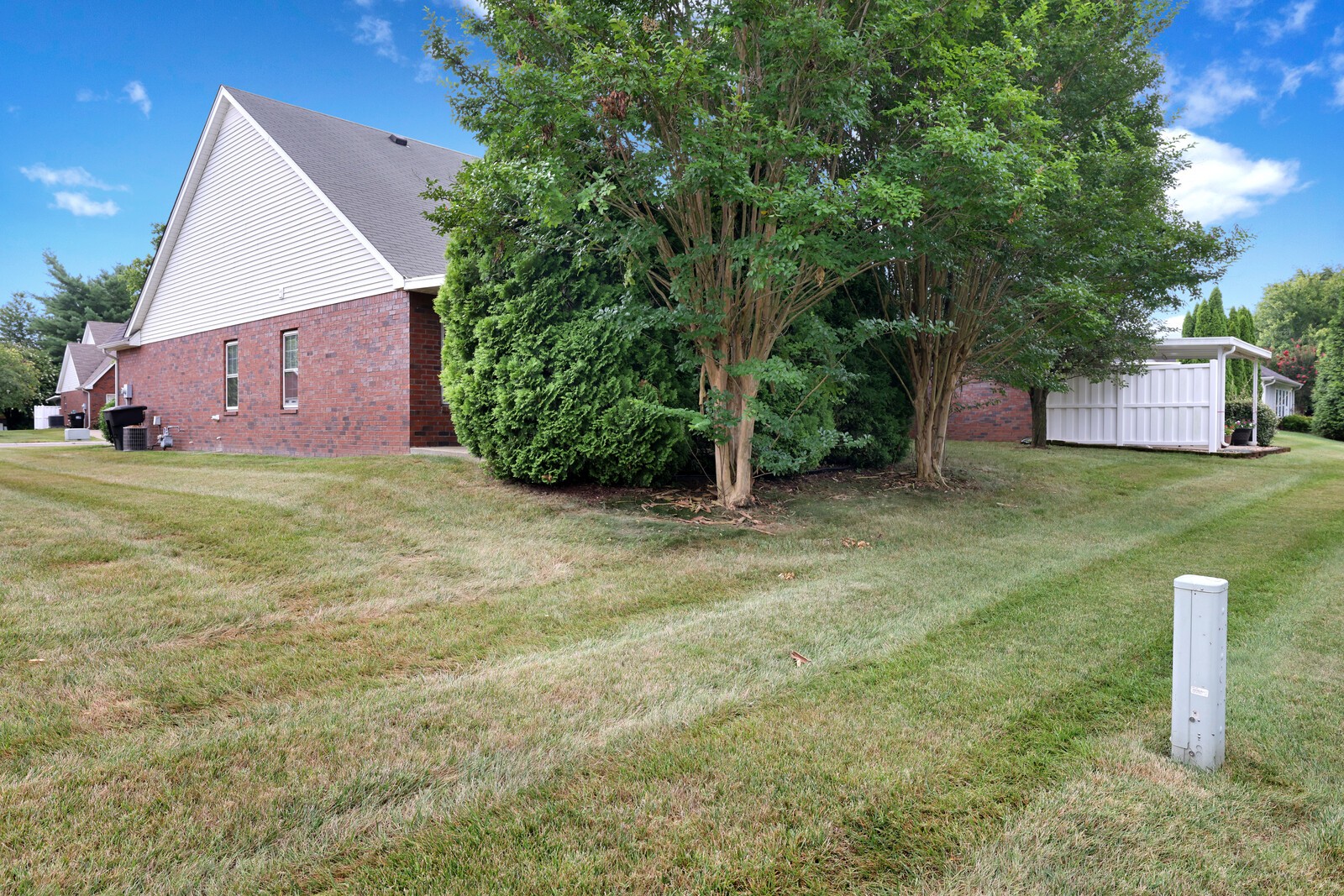 736 Stonetrace Dr