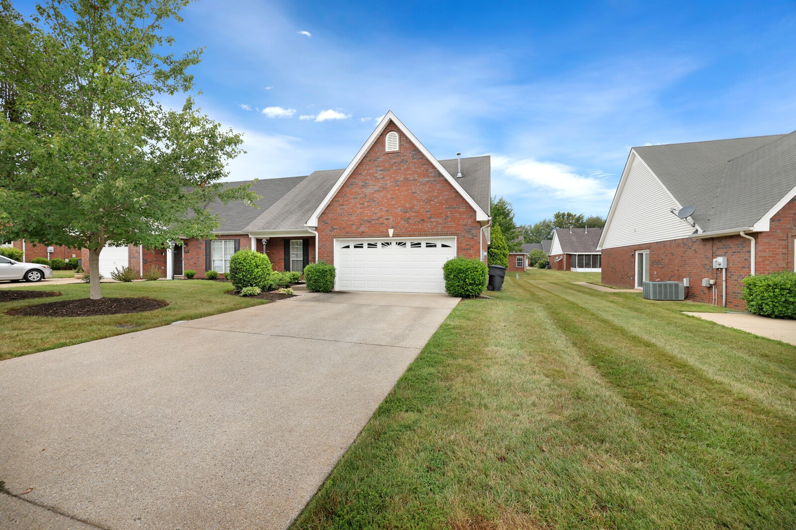 736 Stonetrace Dr
