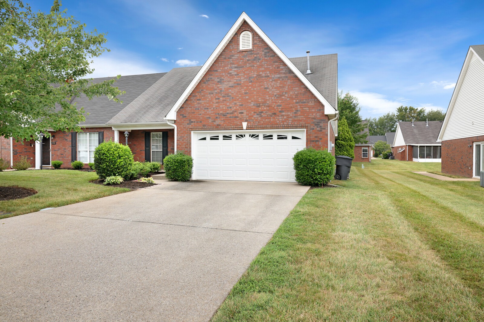 736 Stonetrace Dr