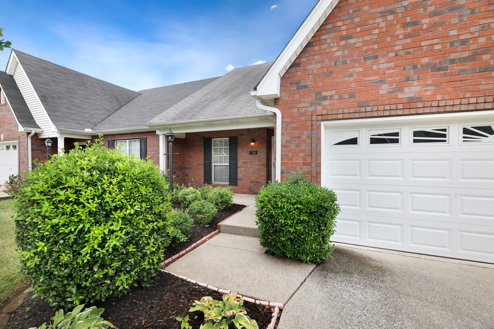 736 Stonetrace Dr