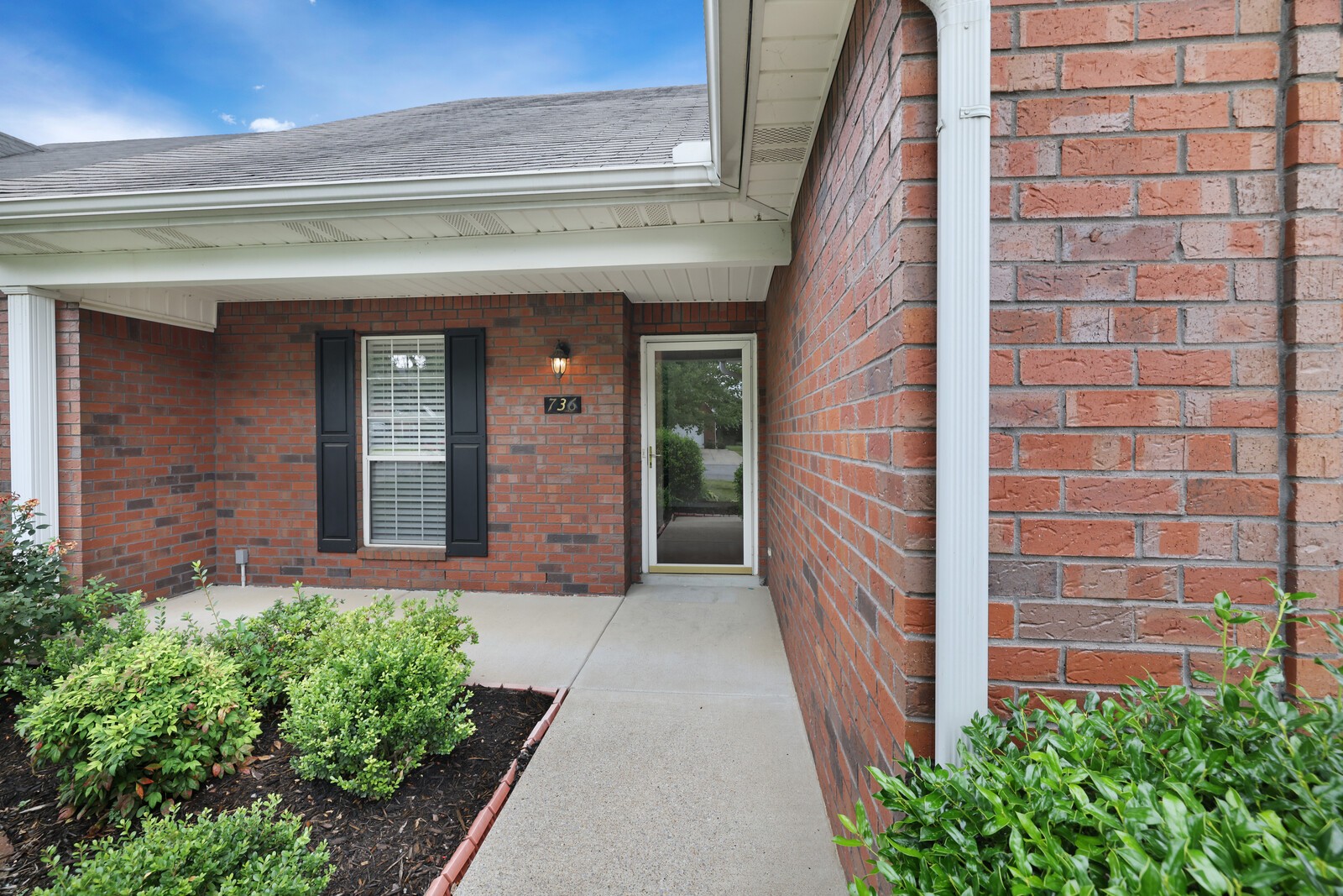 736 Stonetrace Dr