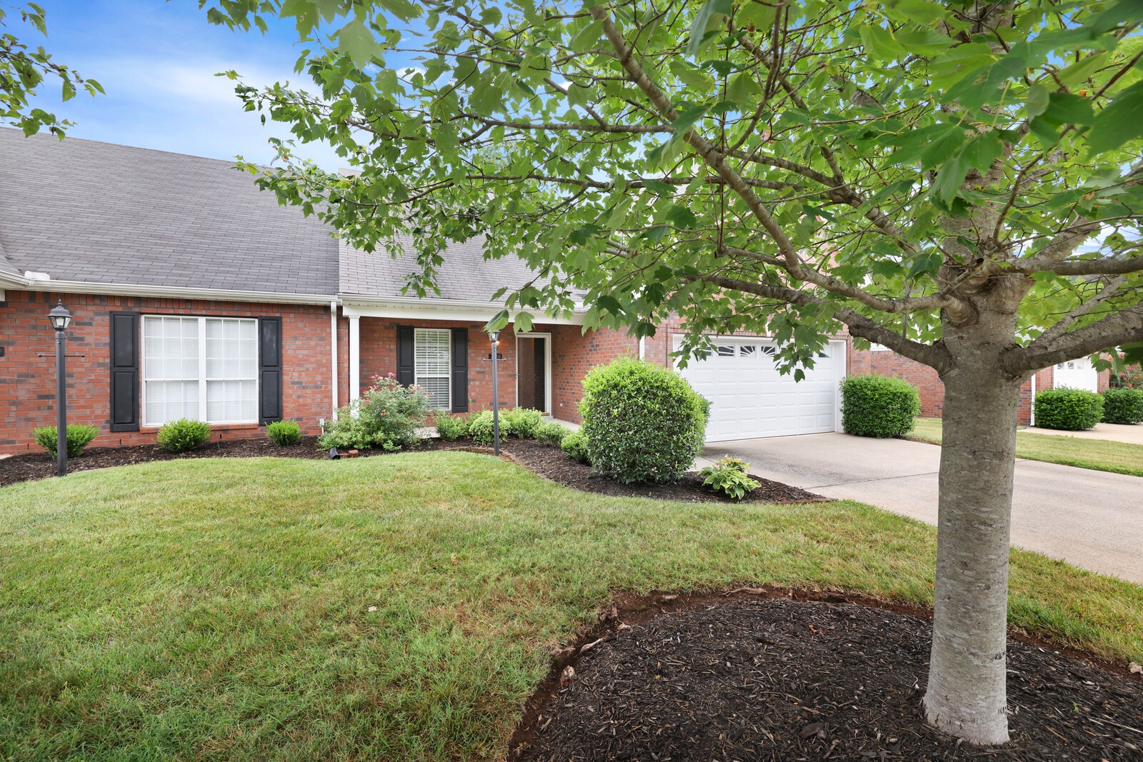736 Stonetrace Dr