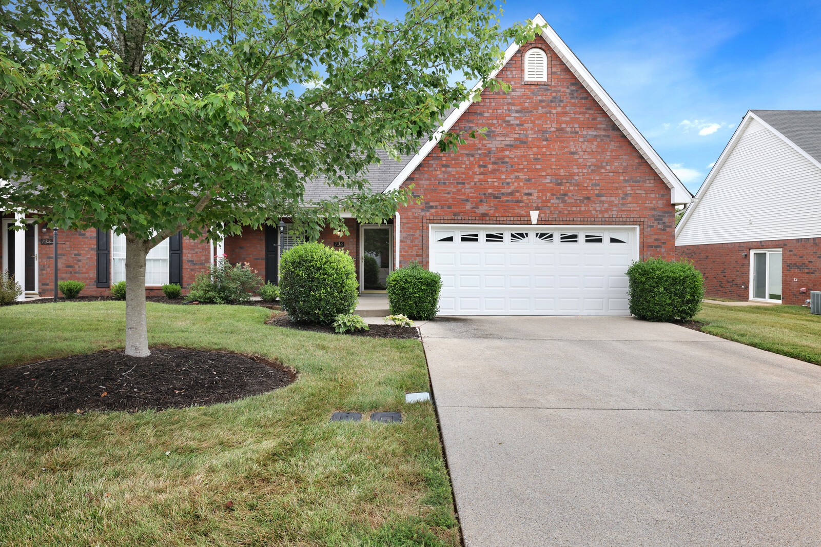 736 Stonetrace Dr