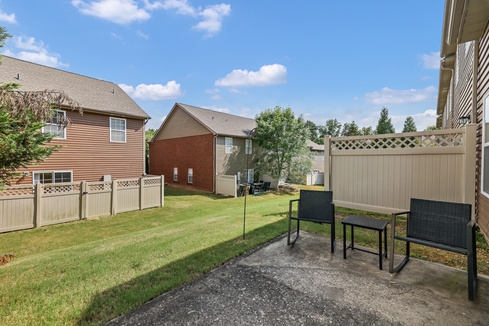 1063 Ashmore Dr