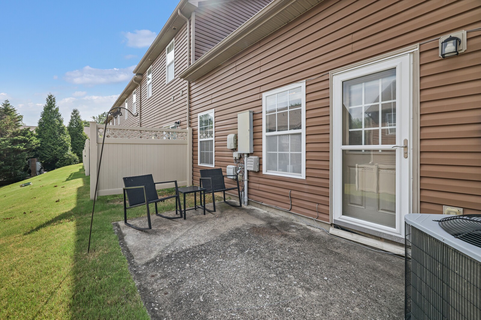 1063 Ashmore Dr