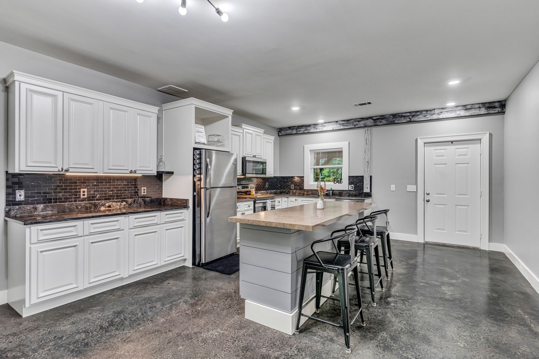 631 Hog Back Ridge Rd
