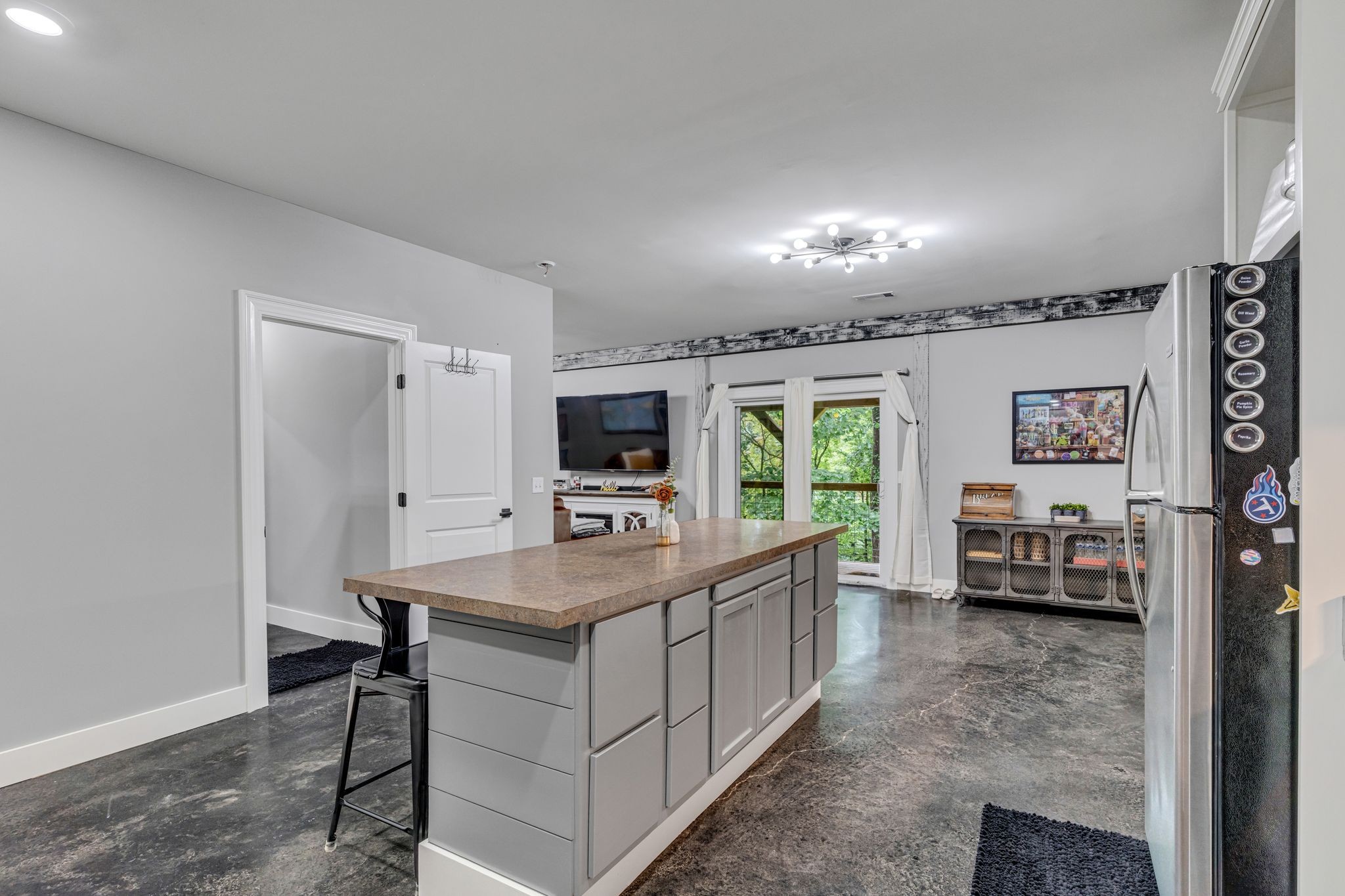 631 Hog Back Ridge Rd