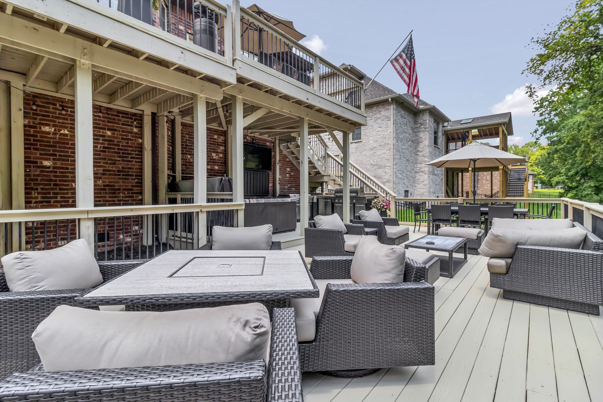 117 Lake Harbor Dr