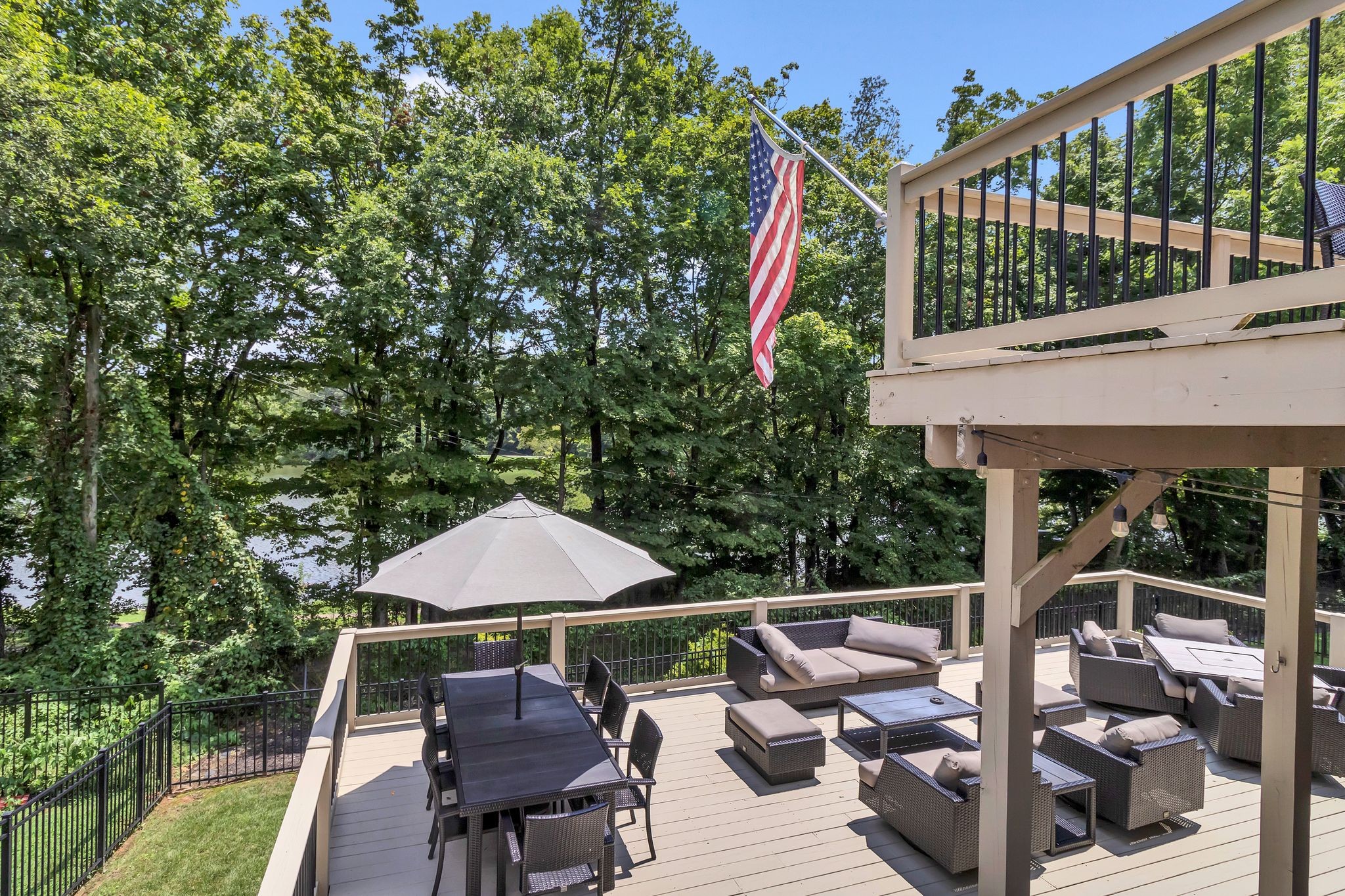 117 Lake Harbor Dr
