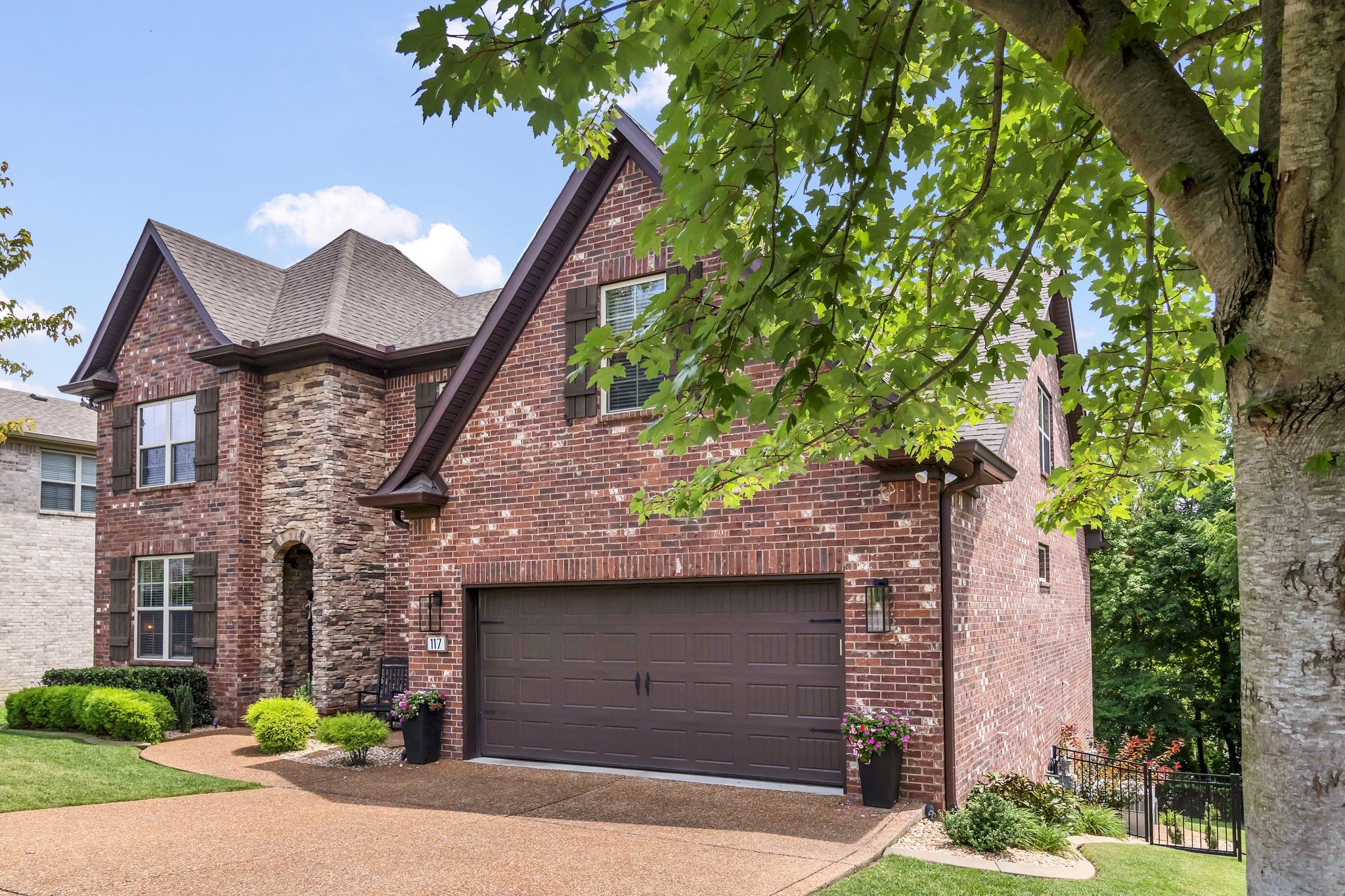 117 Lake Harbor Dr