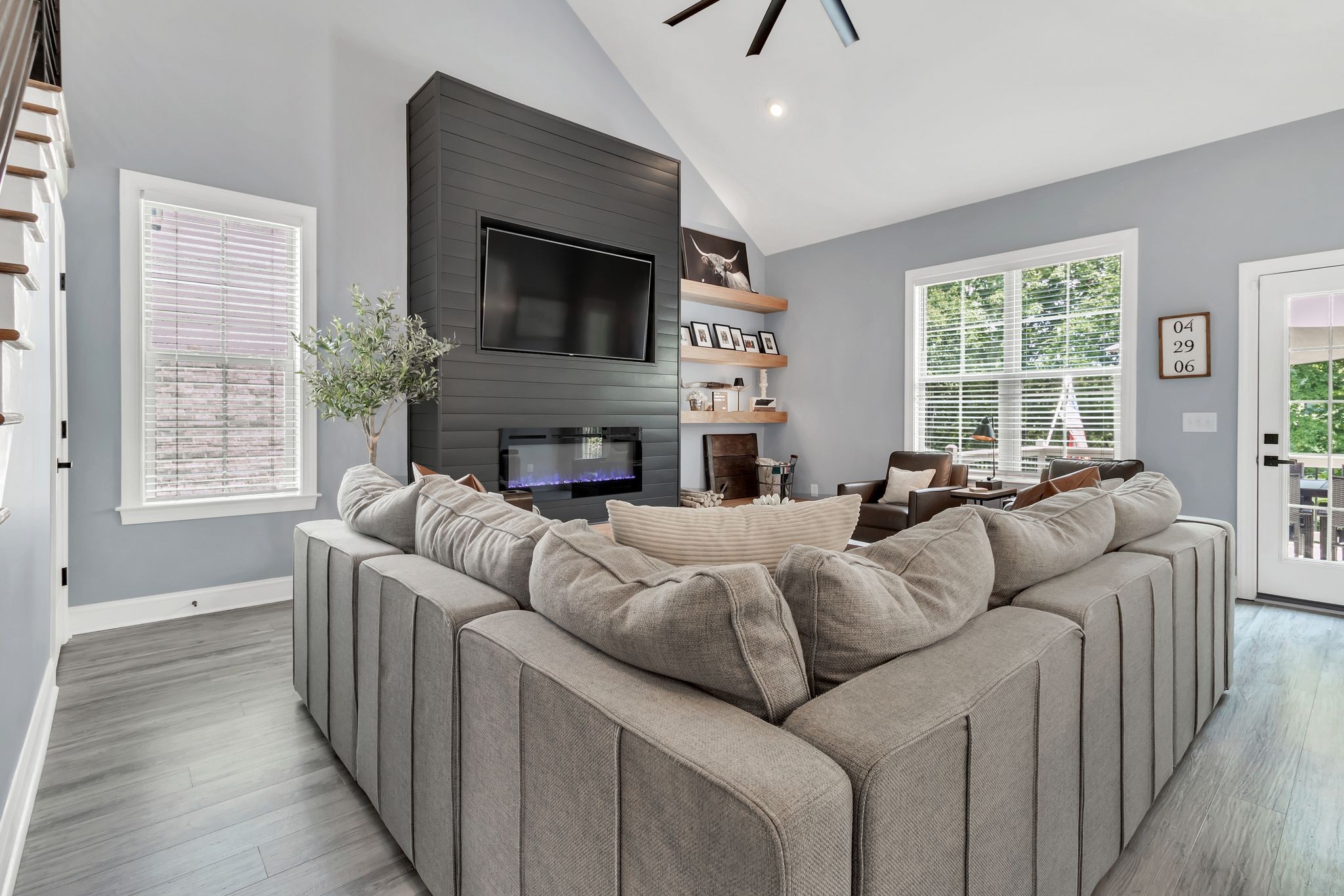117 Lake Harbor Dr