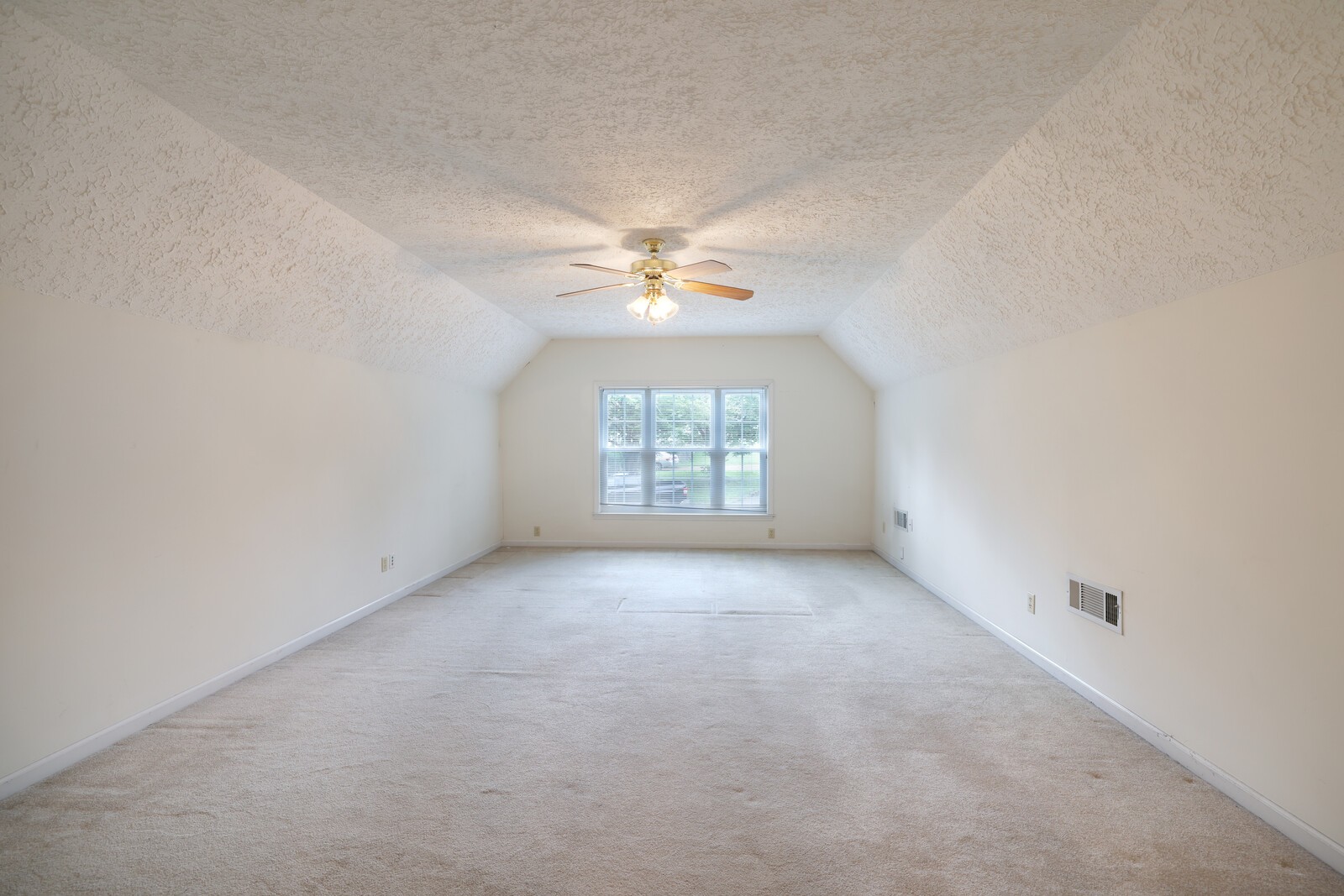 712 Elderberry Ct