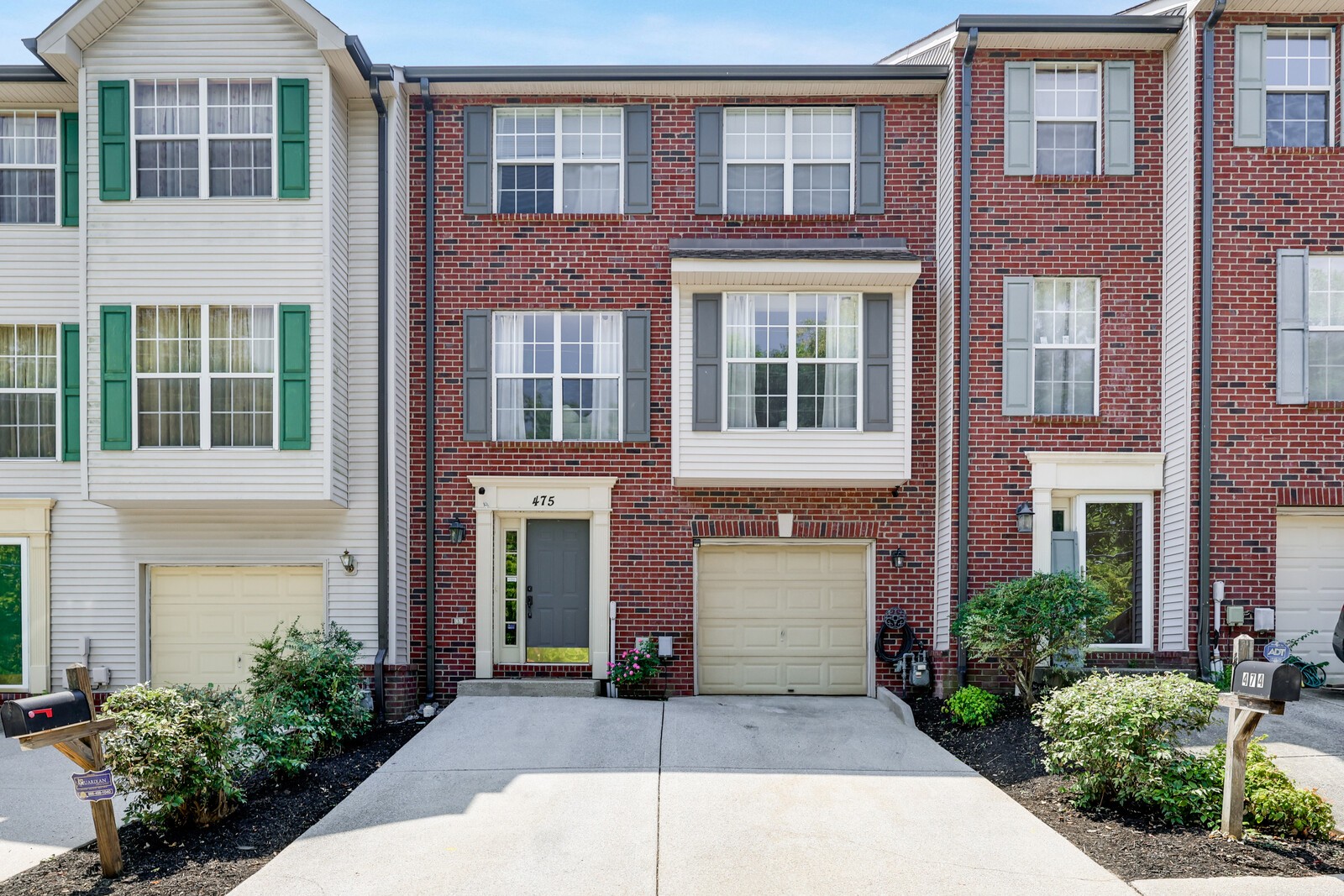 475 Huntington Ridge Dr